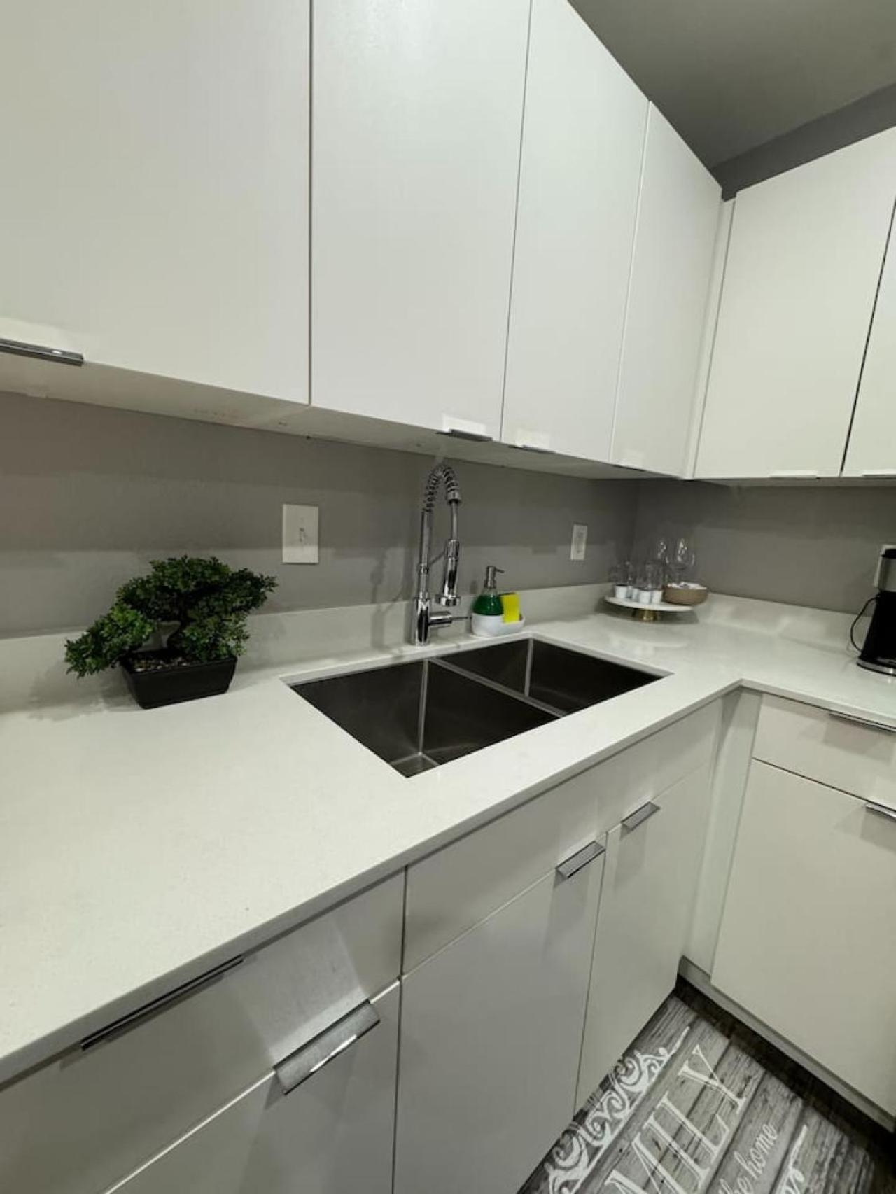Downtown - Modern 1bed 1bath Escape Apartment