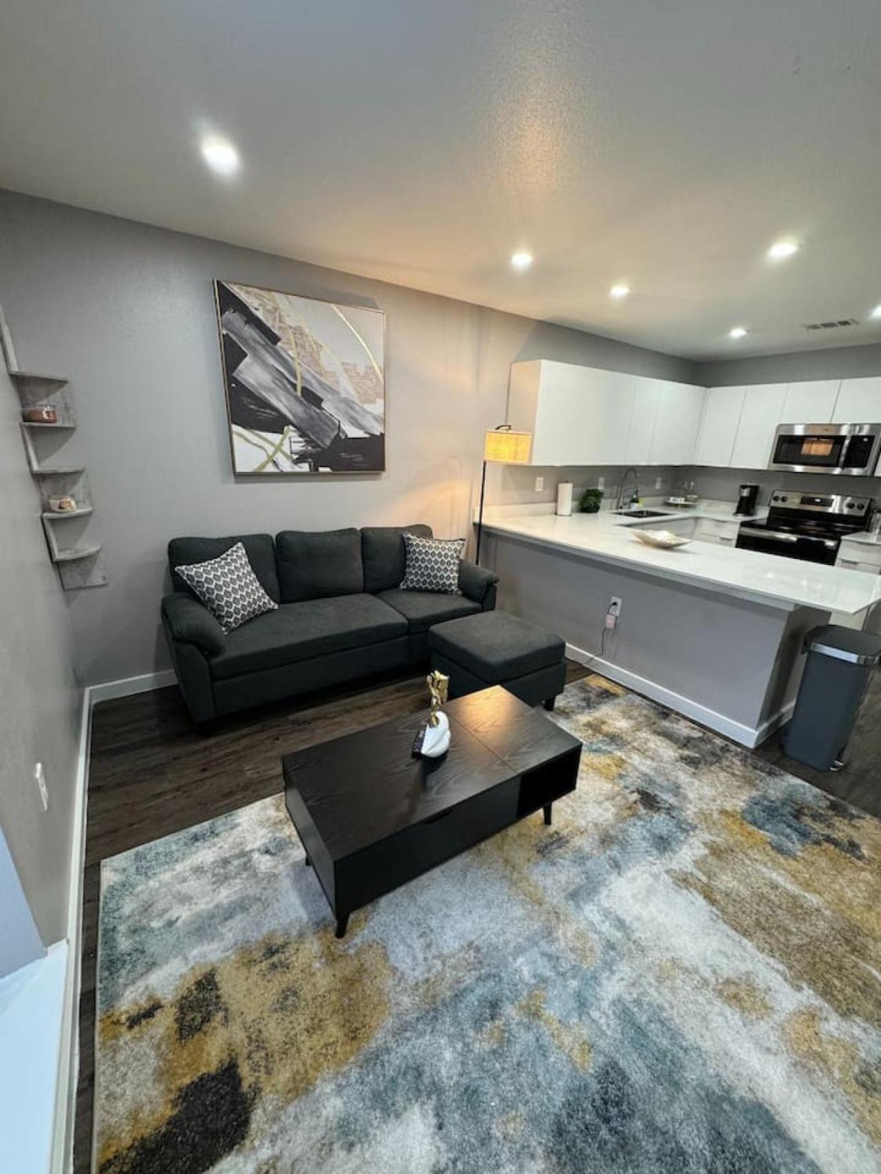 Downtown - Modern 1bed 1bath Escape Apartment *