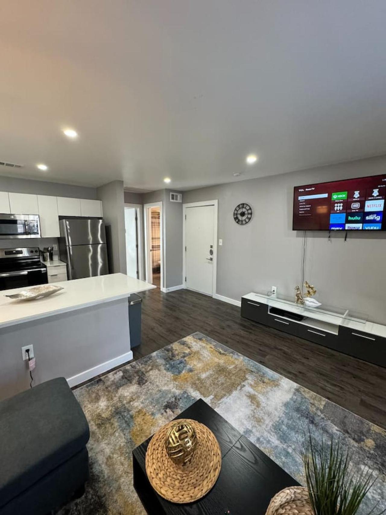 Downtown - Modern 1bed 1bath Escape