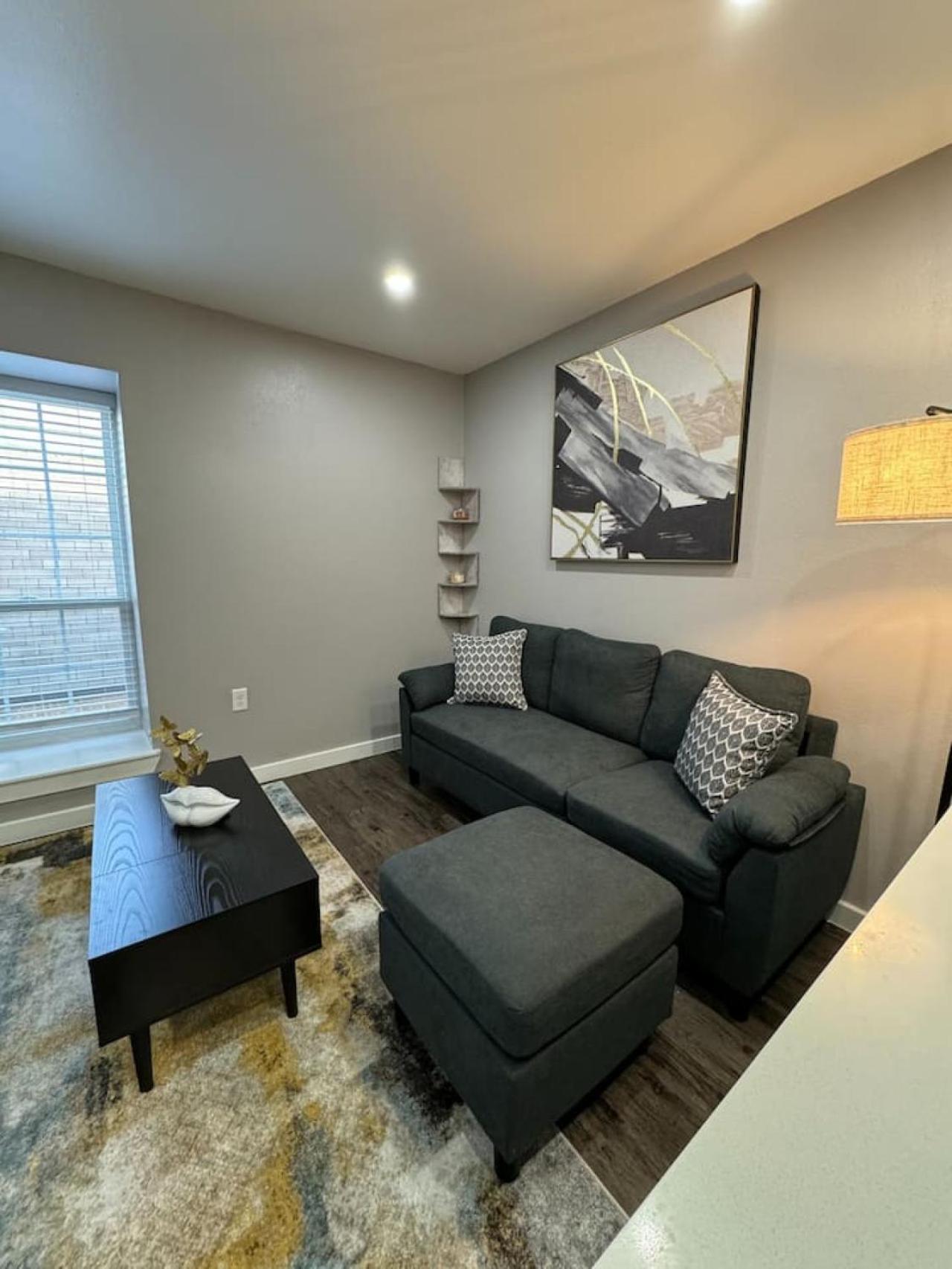 Apartment Downtown - Modern 1bed 1bath Escape