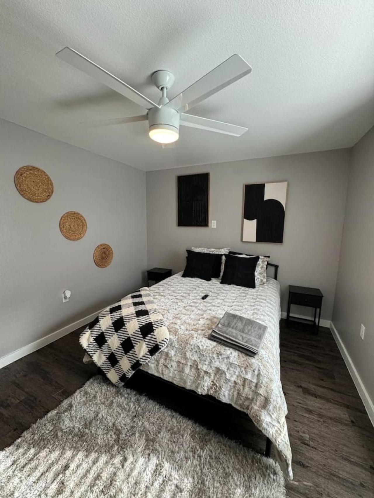 Apartment Downtown - Modern 1bed 1bath Escape *