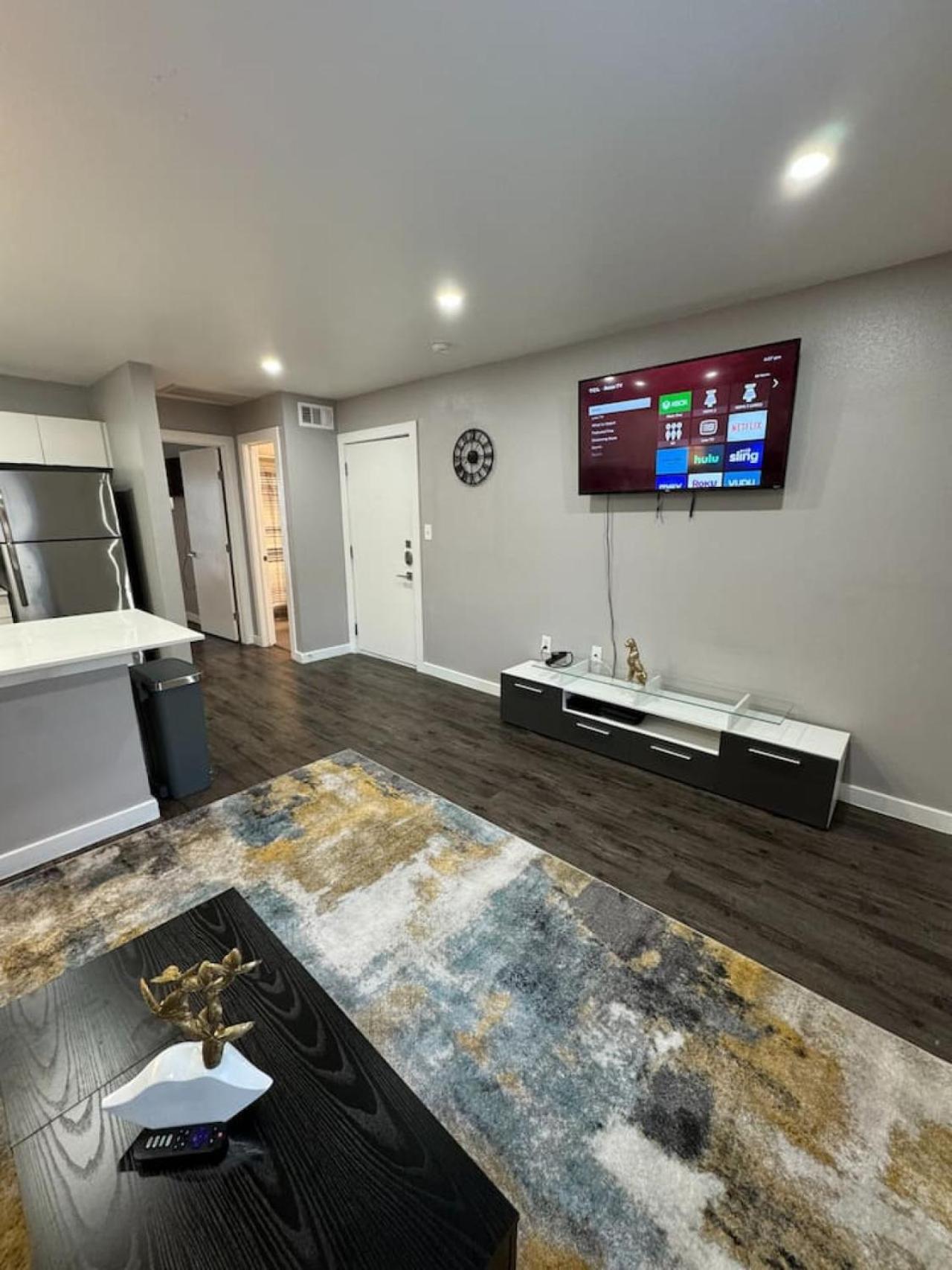 Downtown - Modern 1bed 1bath Escape