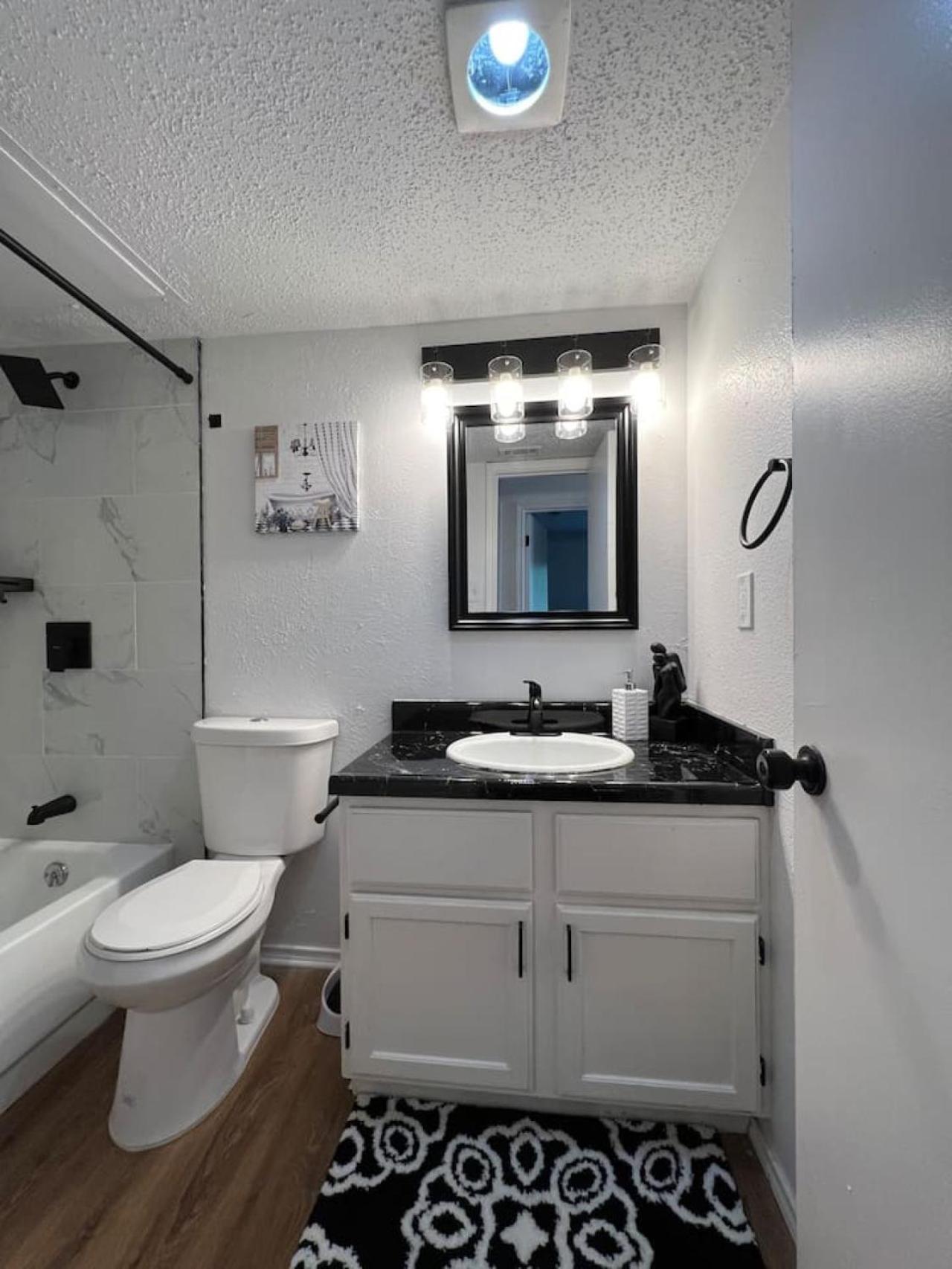 Apartment Sleek Luxe Gem Downtown 2bd 2ba