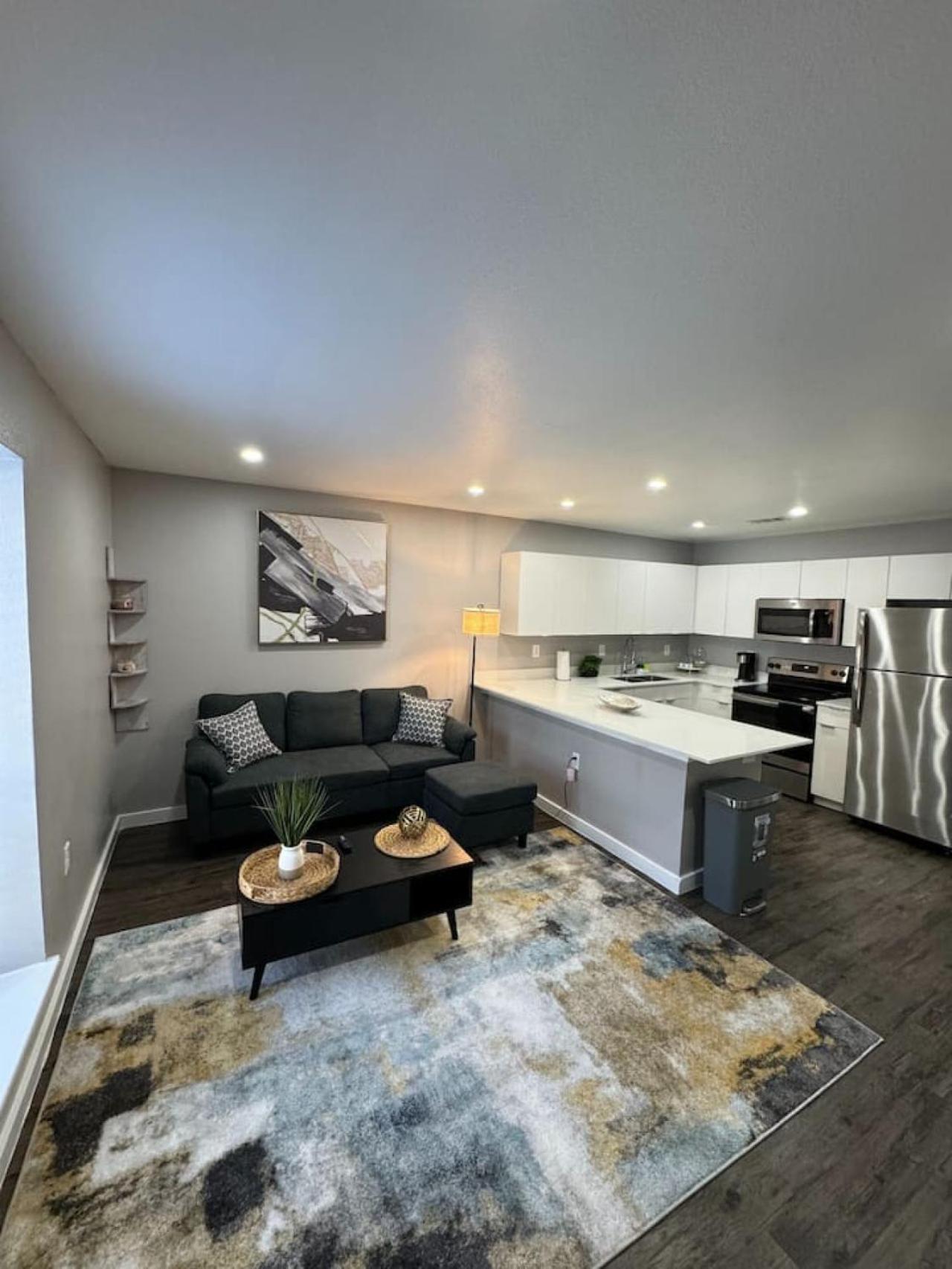 Downtown - Modern 1bed 1bath Escape Apartment *