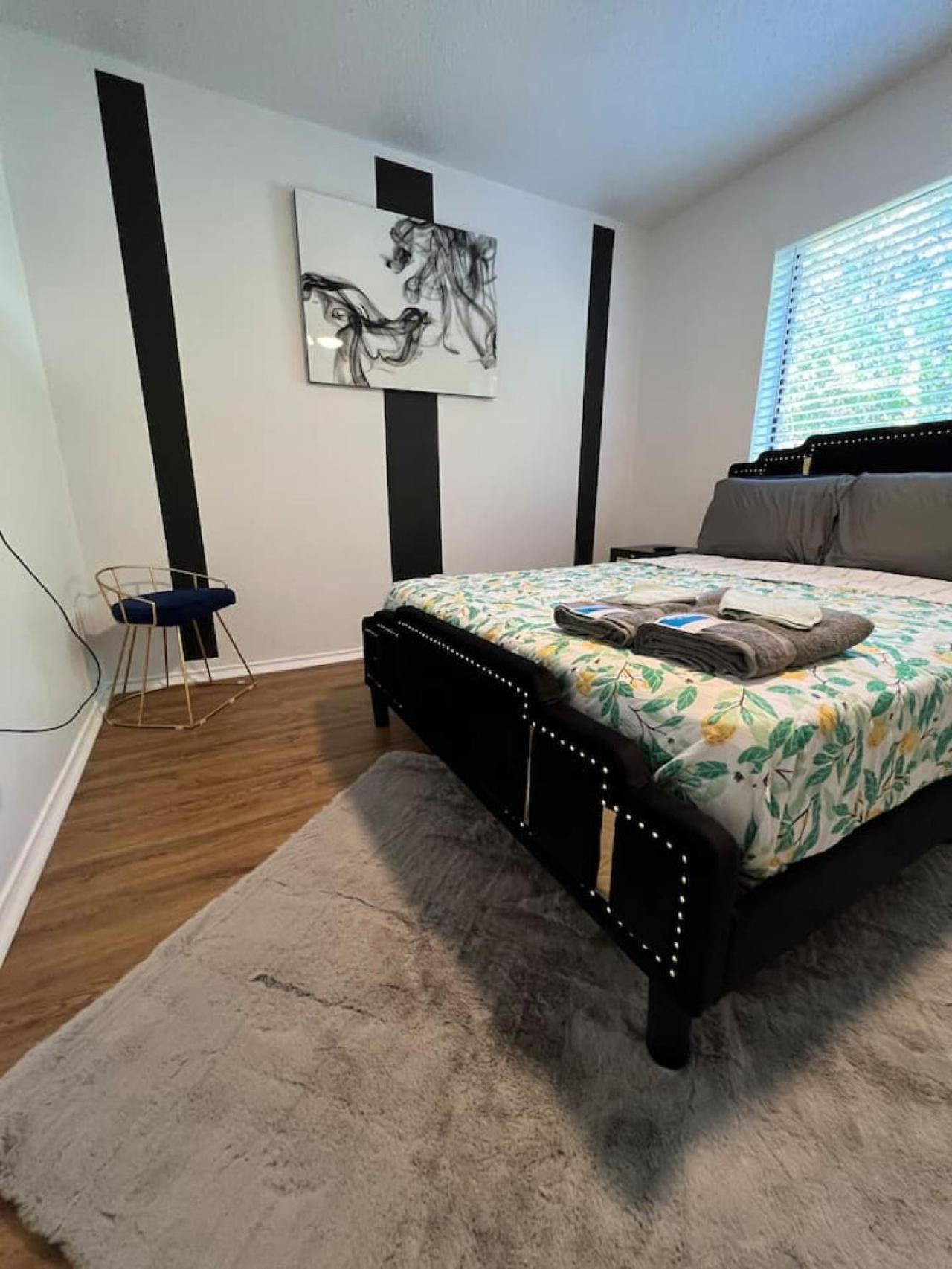 Sleek Luxe Gem Downtown 2bd 2ba Apartment