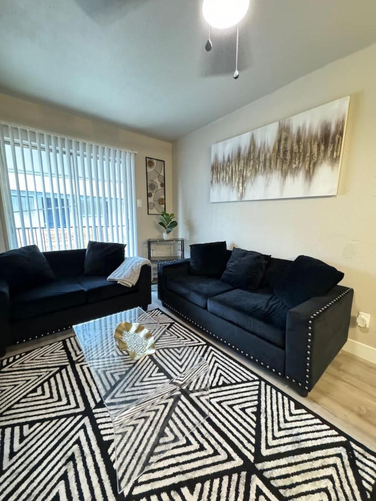 Downtown Luxe Urban Haven 1bd Retreat Apartment *