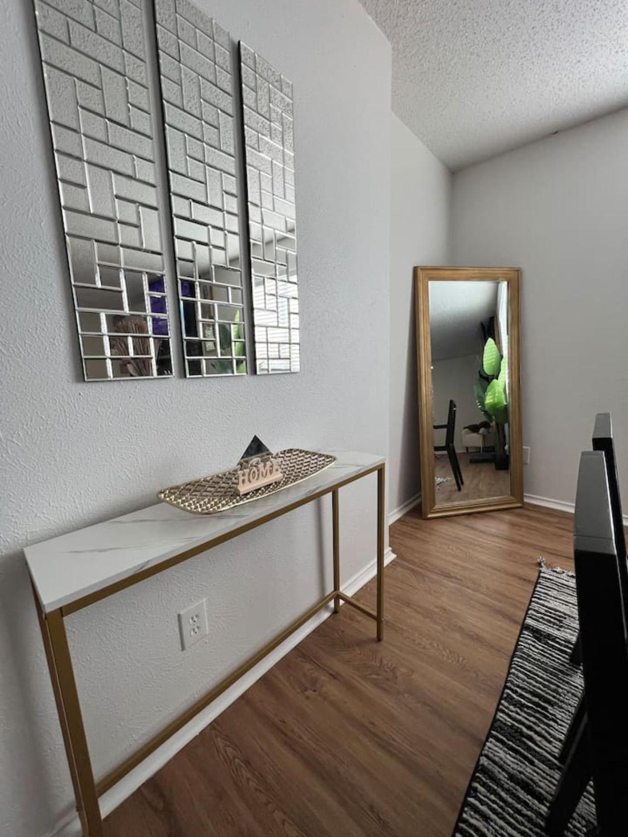 Sleek Luxe Gem Downtown 2bd 2ba