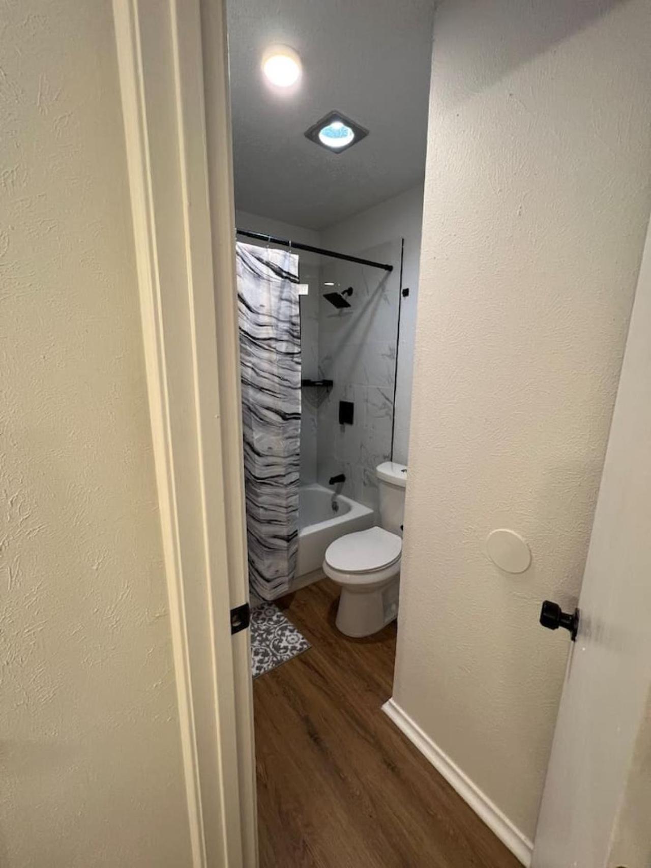 Sleek Luxe Gem Downtown 2bd 2ba Apartment
