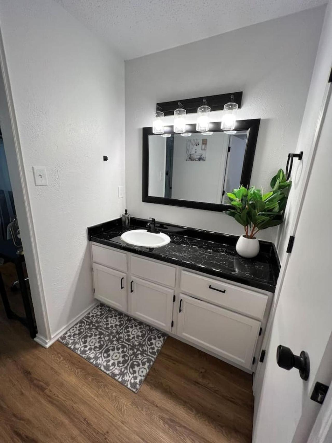 Apartment Sleek Luxe Gem Downtown 2bd 2ba Dallas