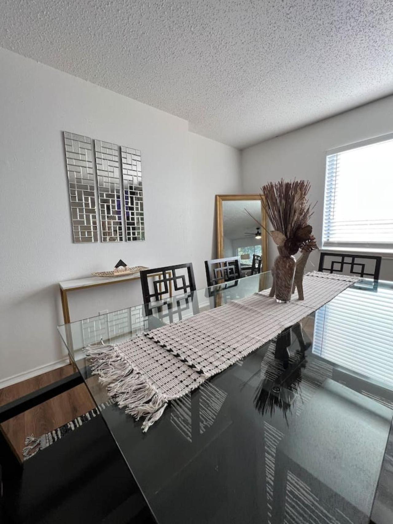 Sleek Luxe Gem Downtown 2bd 2ba *