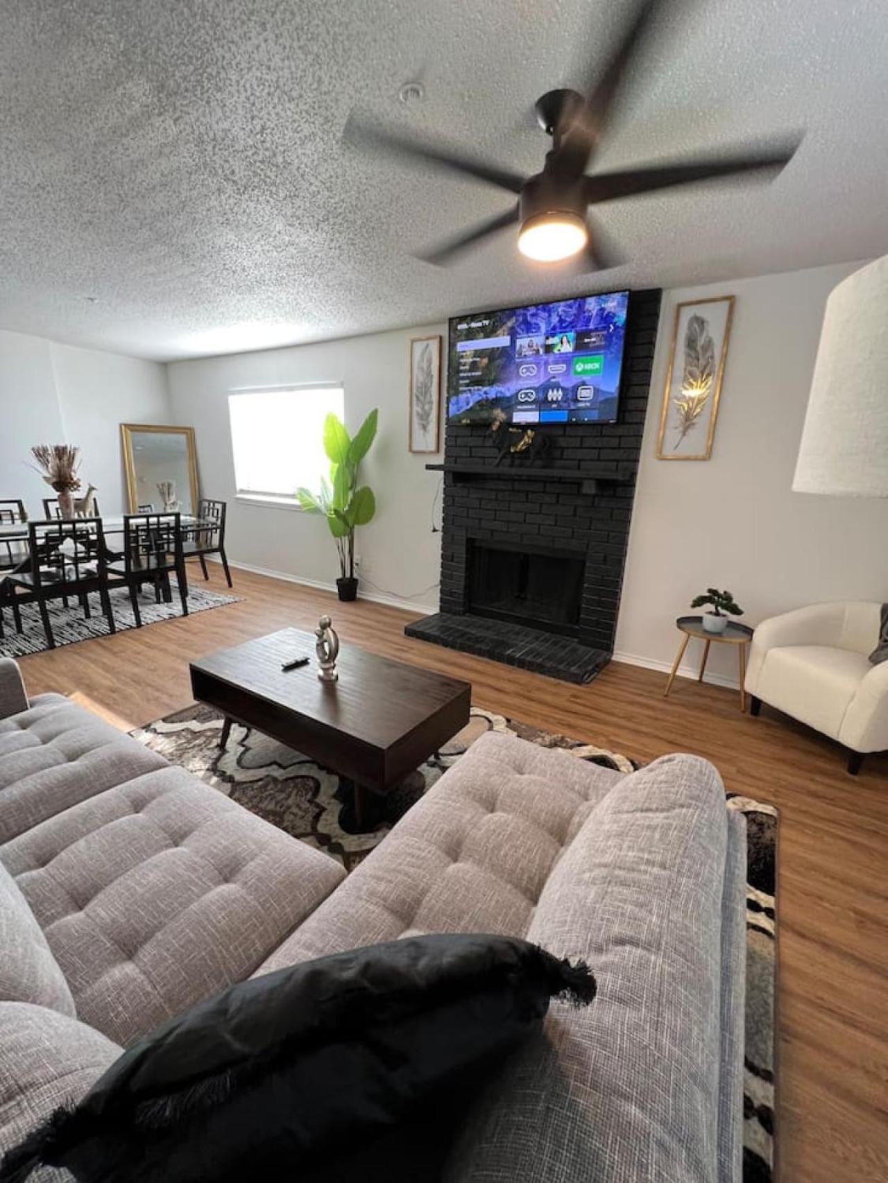 Apartment Sleek Luxe Gem Downtown 2bd 2ba *