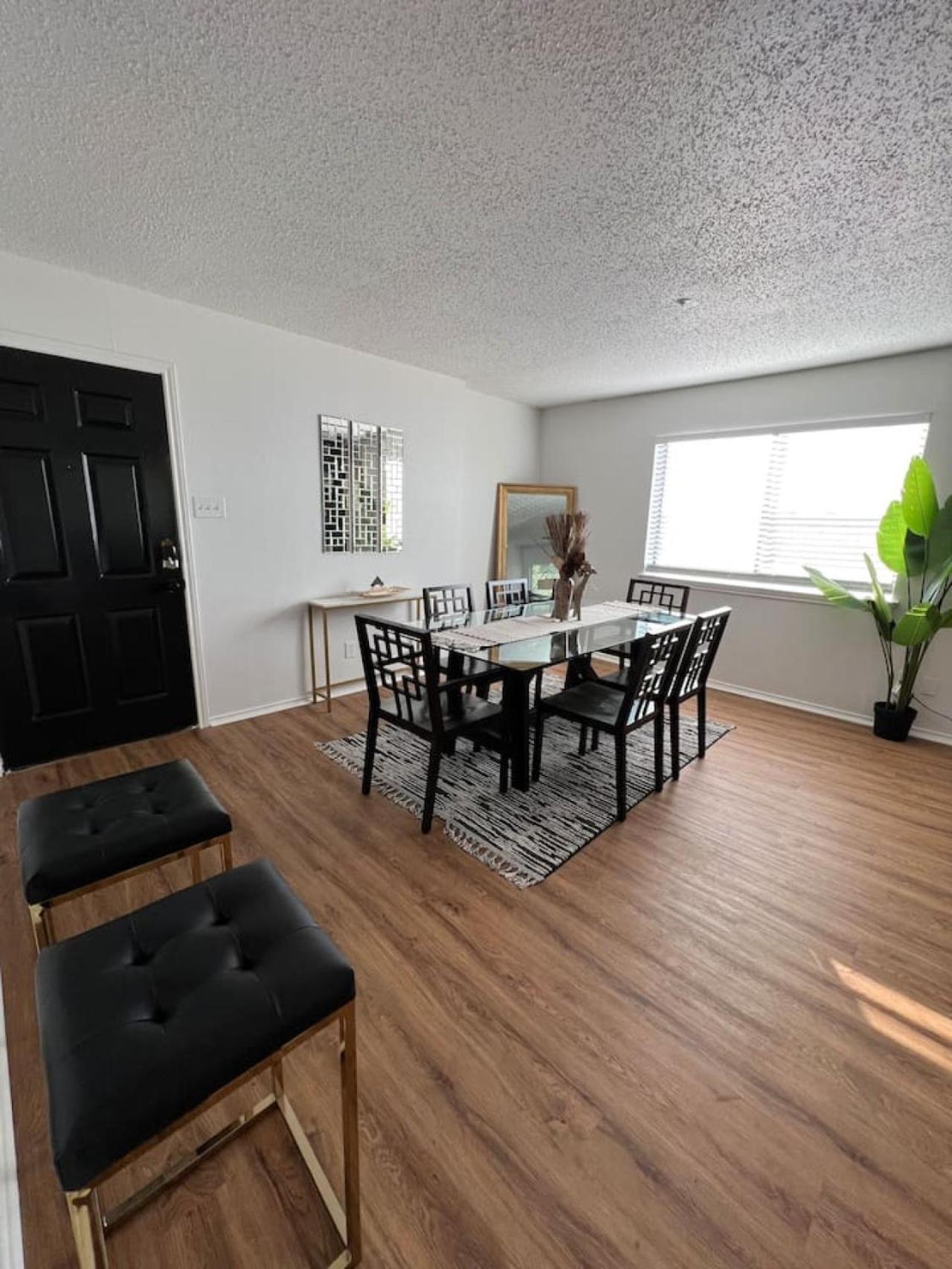 Sleek Luxe Gem Downtown 2bd 2ba Apartment Dallas
