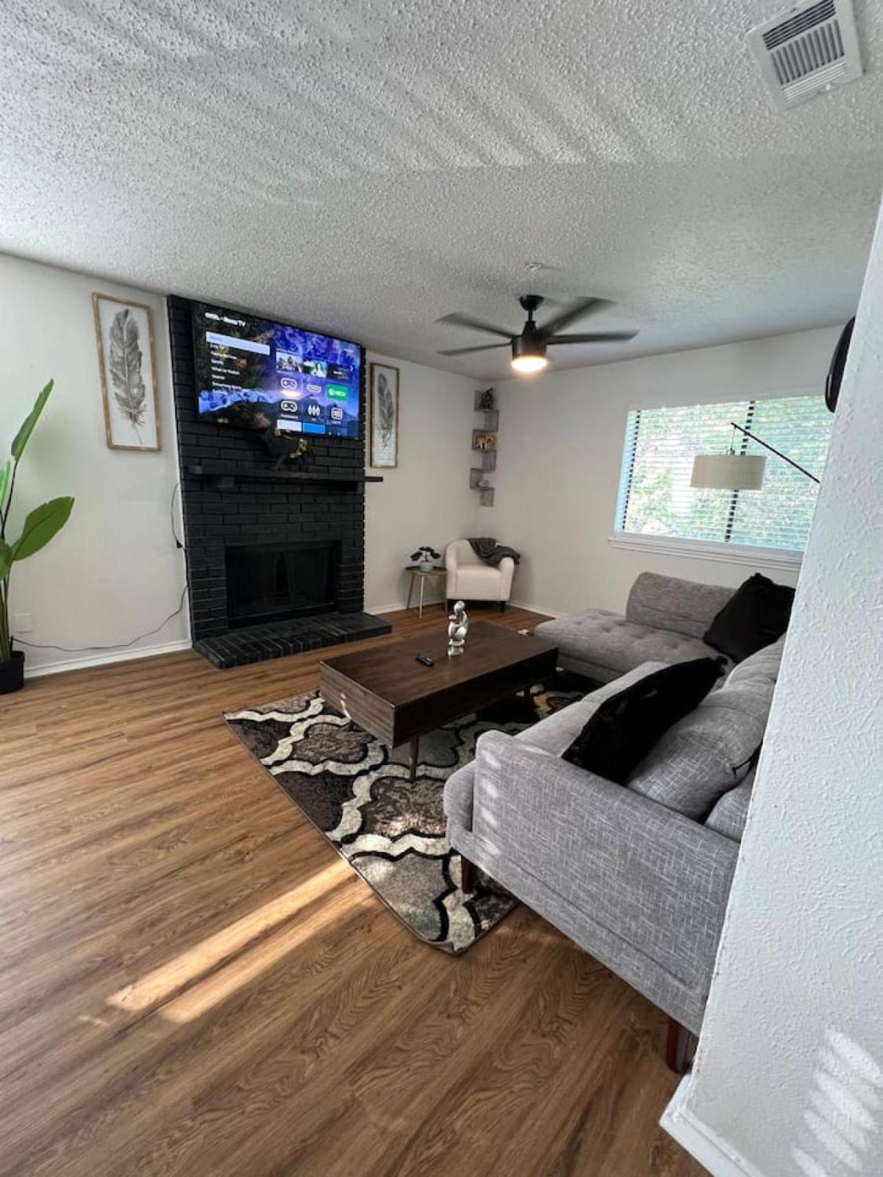 Sleek Luxe Gem Downtown 2bd 2ba * Dallas