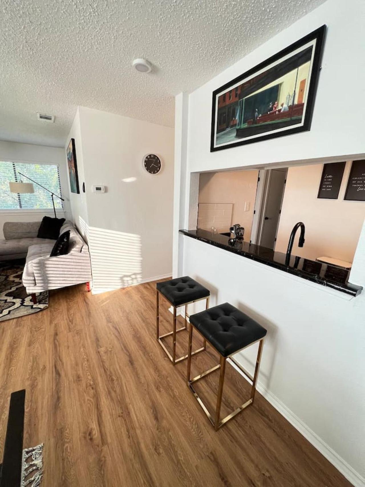 Apartment Sleek Luxe Gem Downtown 2bd 2ba *
