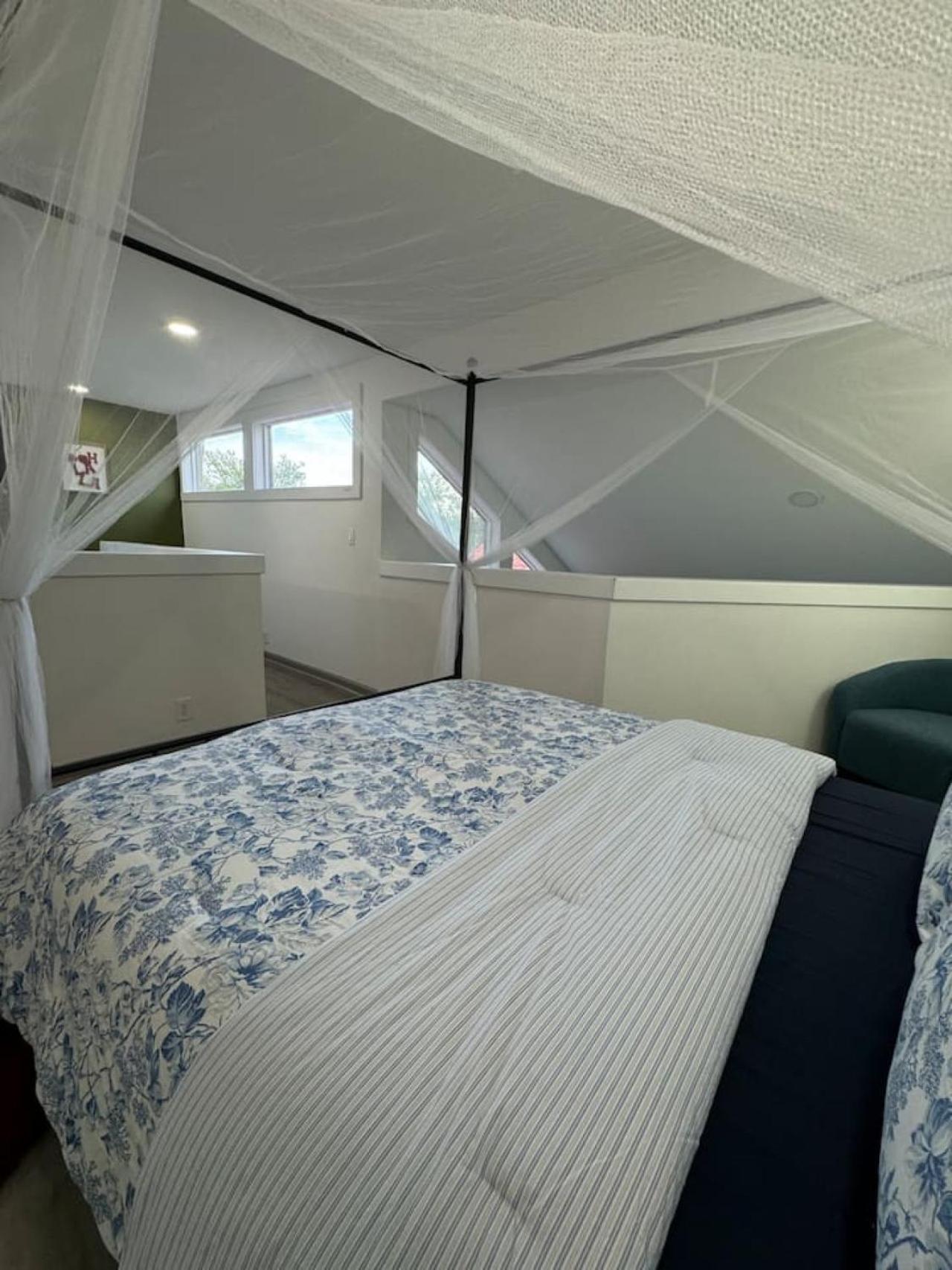 Dt L 2bd Cozy Abode L 5 Min From Field Apartment *