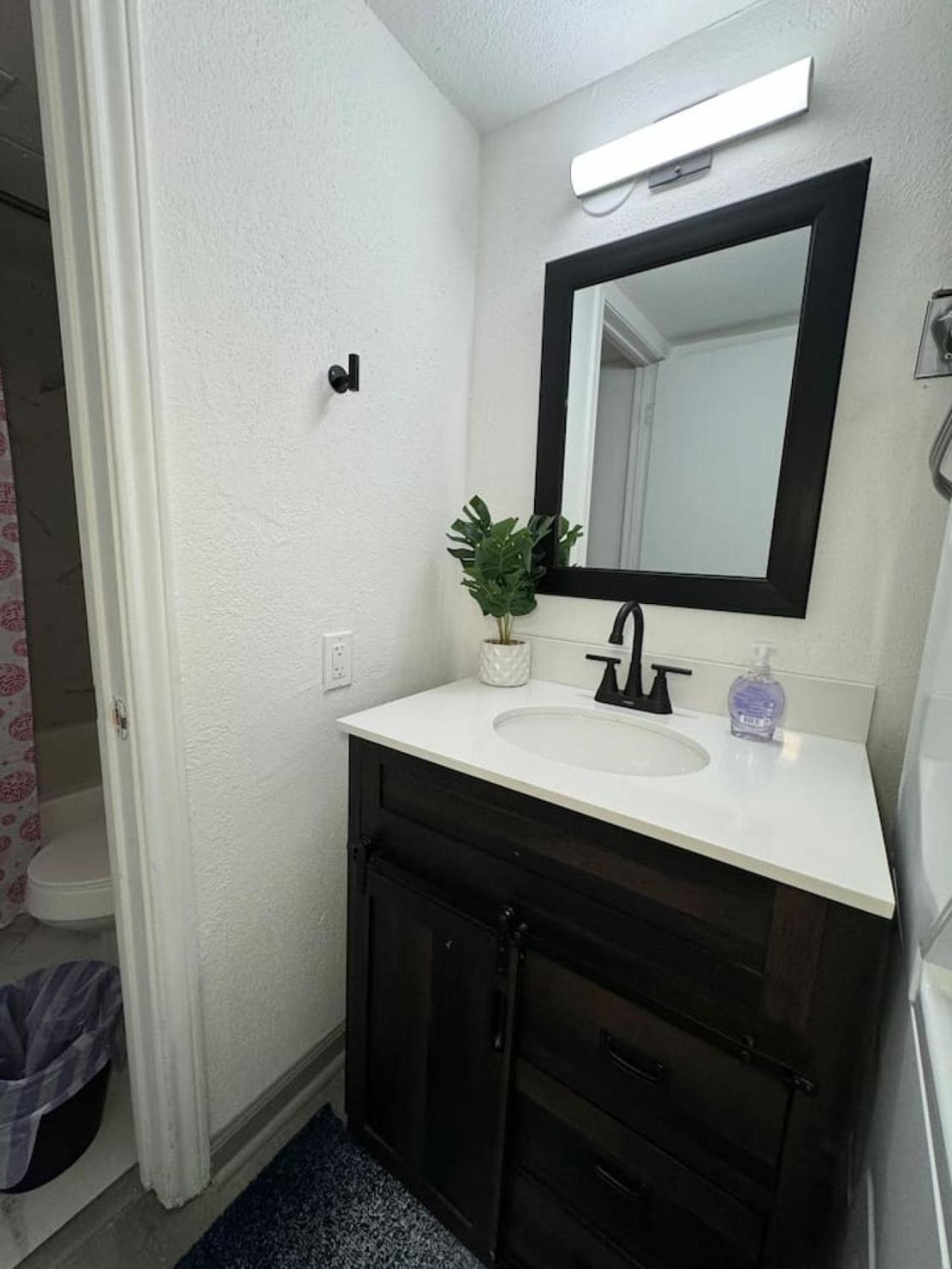 Dt L 2bd Cozy Abode L 5 Min From Field