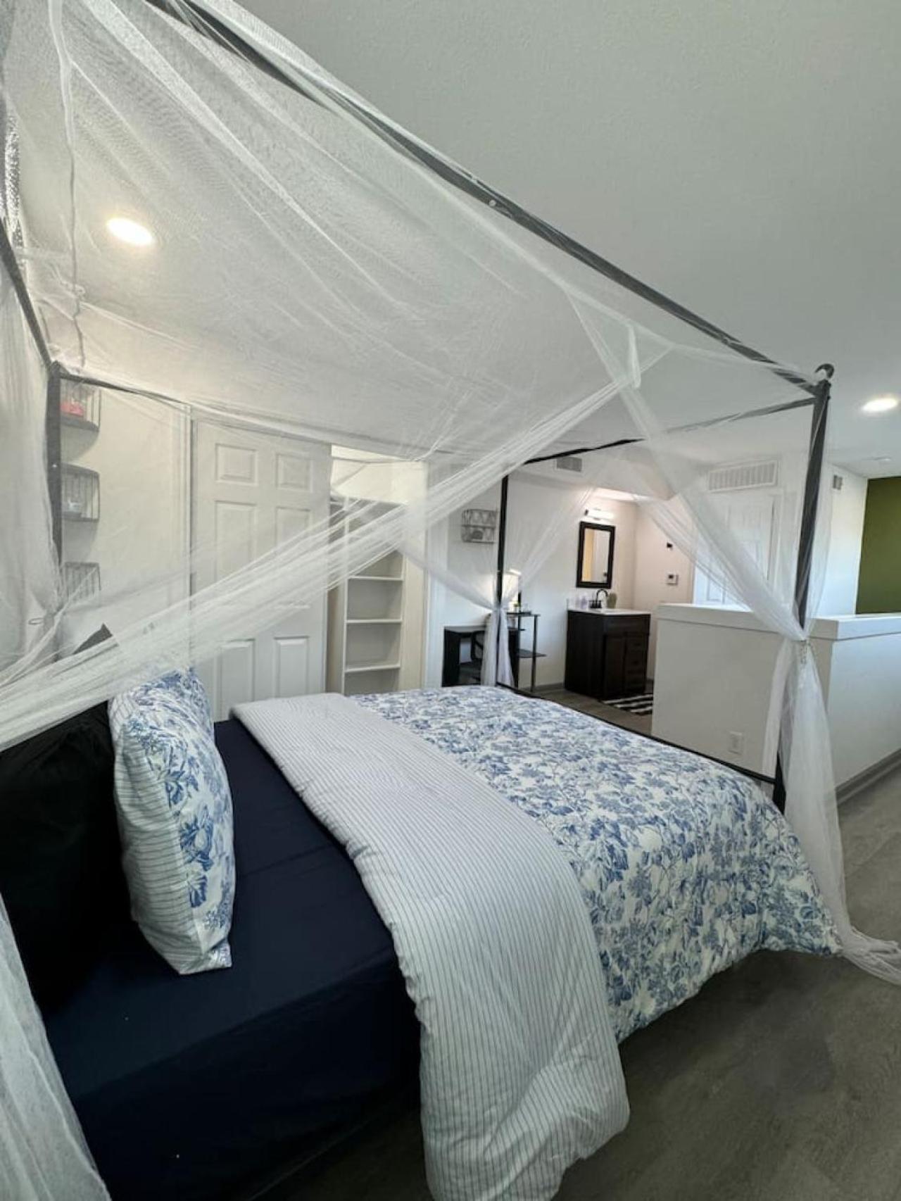 Dt L 2bd Cozy Abode L 5 Min From Field Apartment