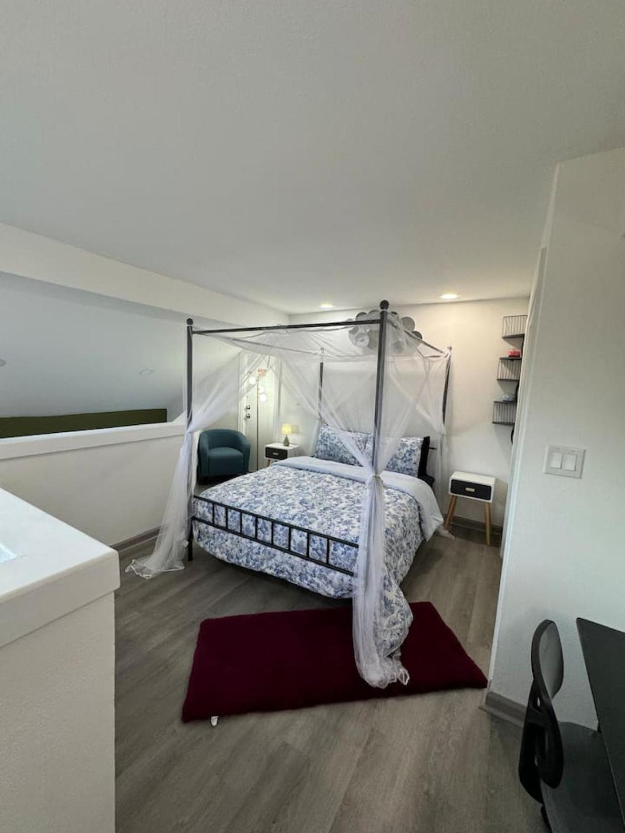 Dt L 2bd Cozy Abode L 5 Min From Field *