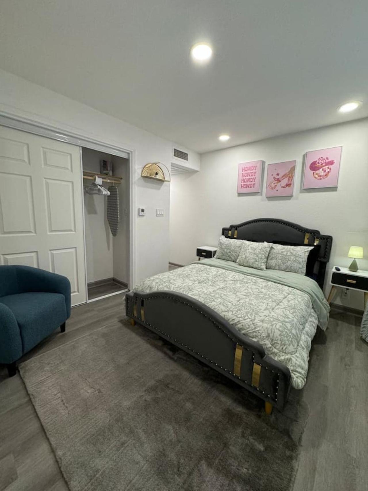 Dt L 2bd Cozy Abode L 5 Min From Field Apartment