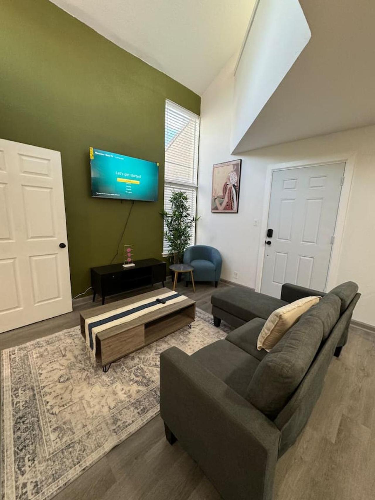 Dt L 2bd Cozy Abode L 5 Min From Field *