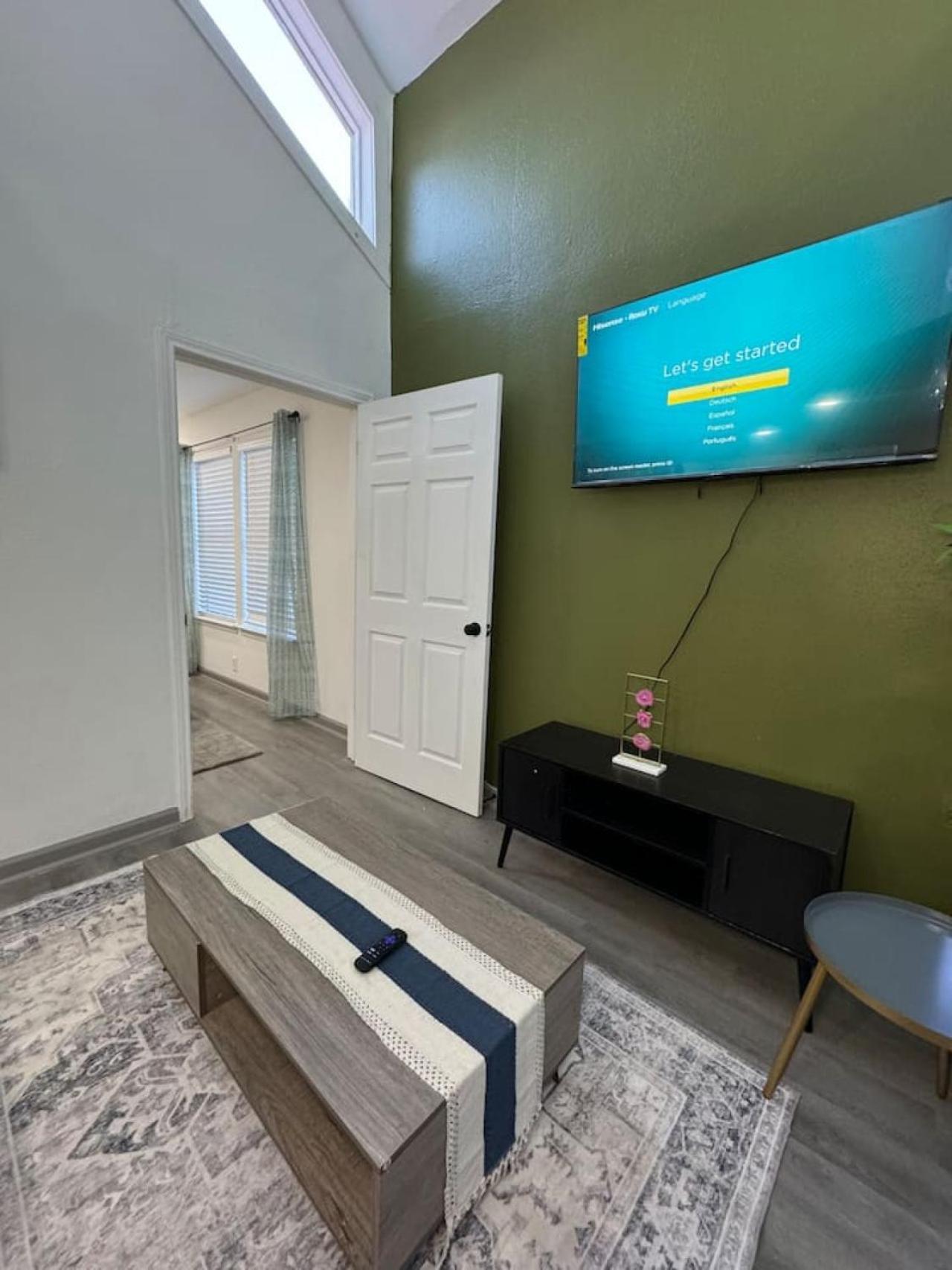Apartment Dt L 2bd Cozy Abode L 5 Min From Field *