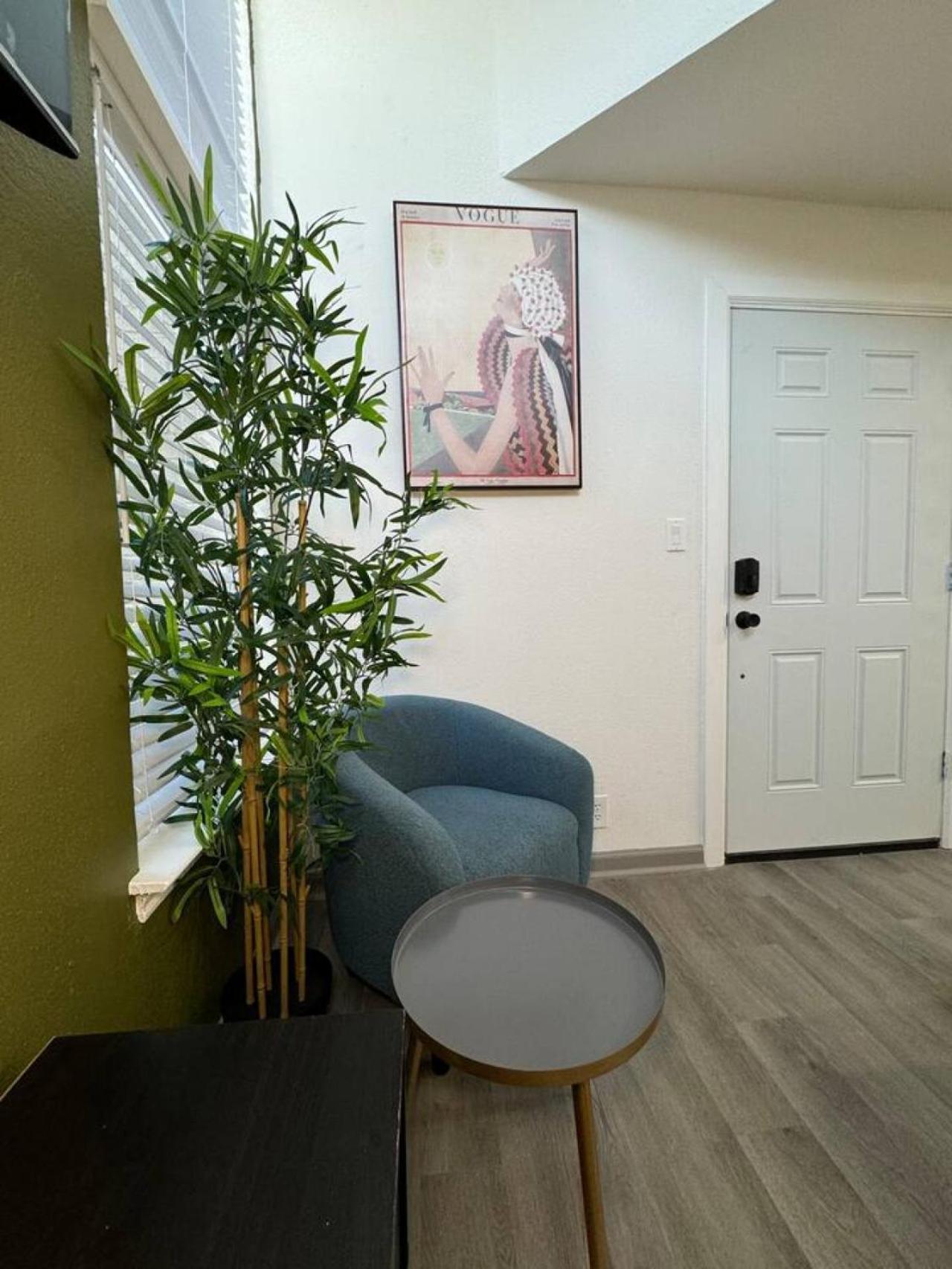 Dt L 2bd Cozy Abode L 5 Min From Field Apartment