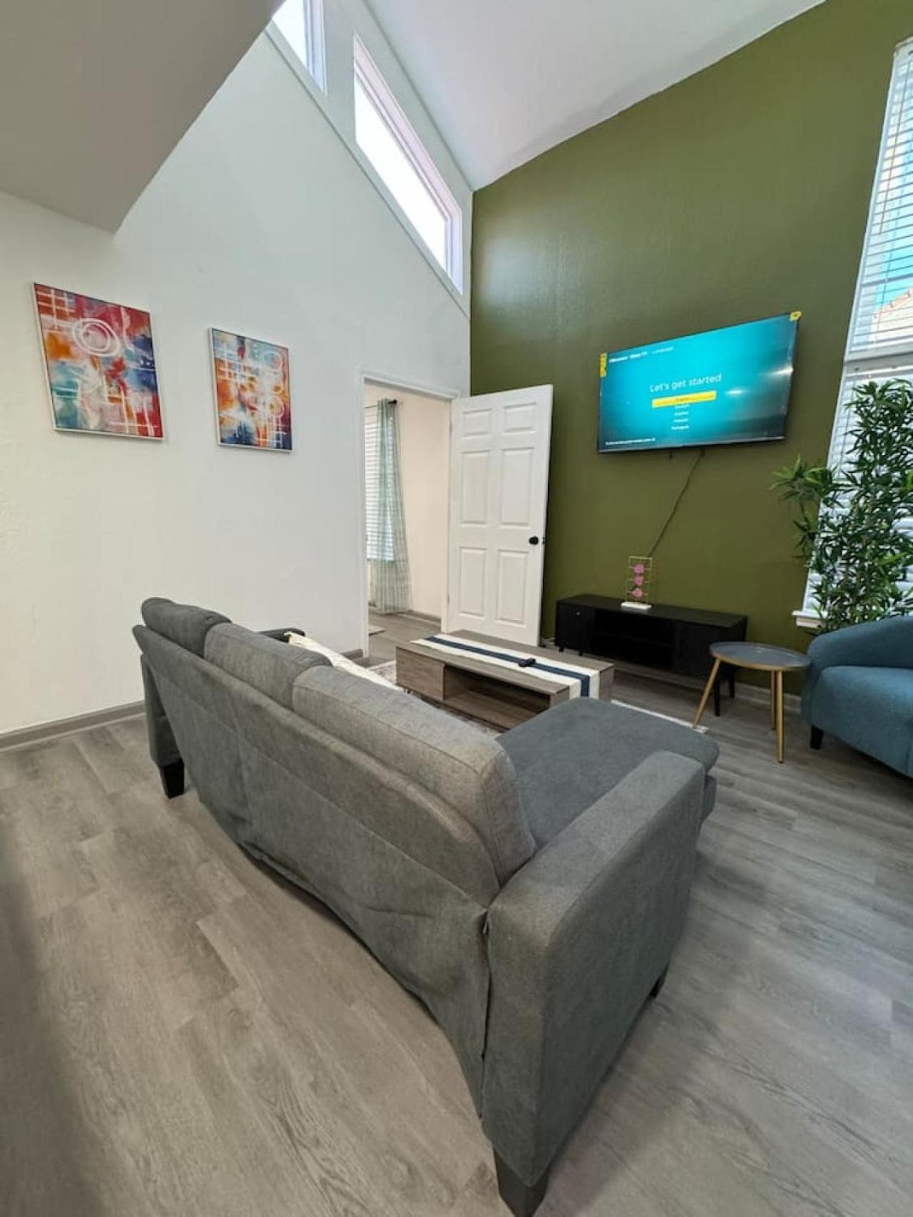 Apartment Dt L 2bd Cozy Abode L 5 Min From Field *