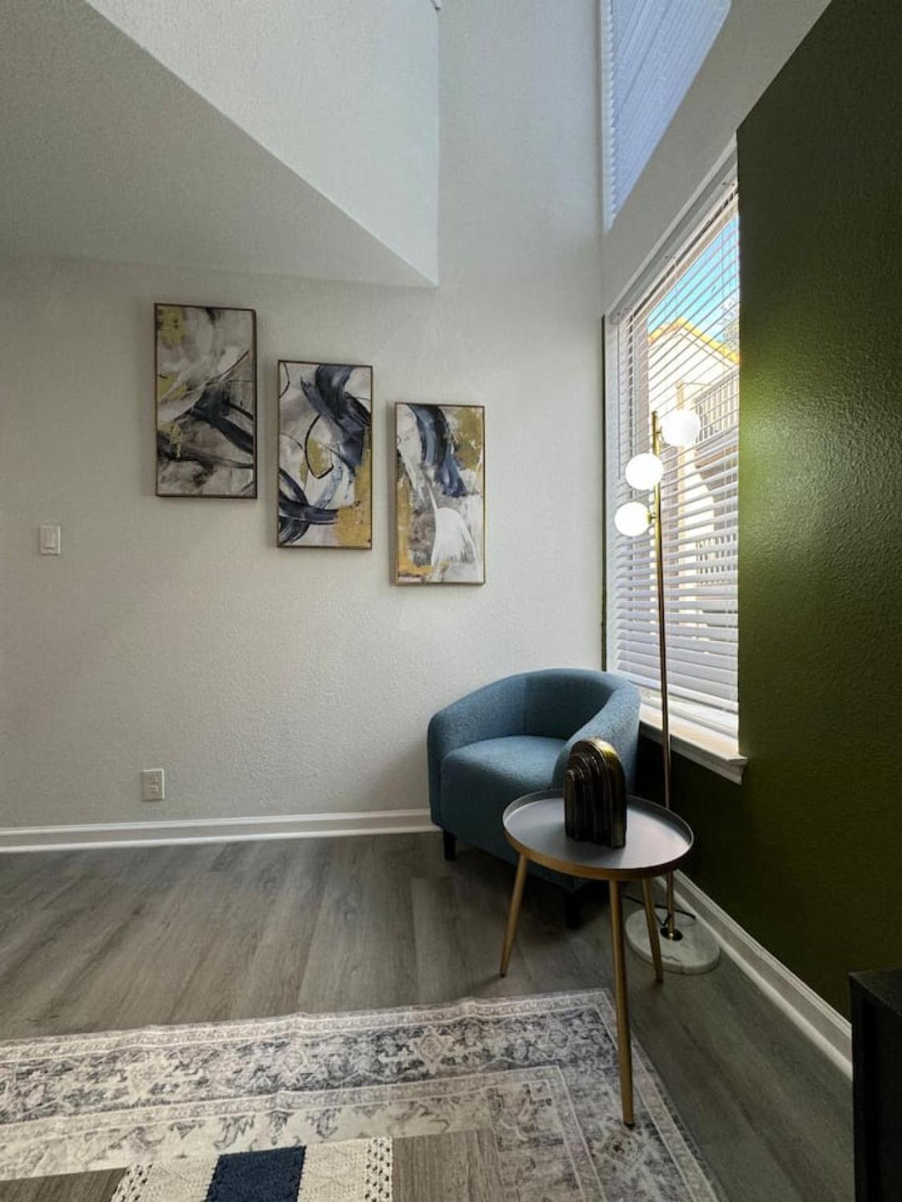 The Penthouse Luxe Gem 3bed 2bath Apartment Dallas