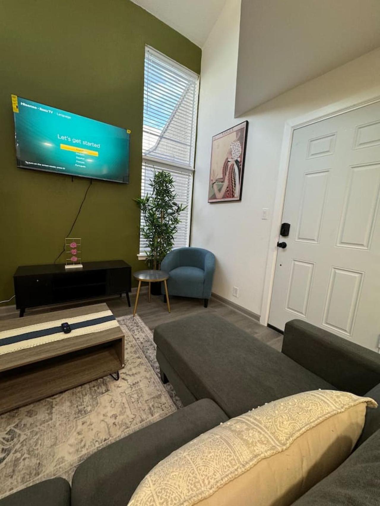Dt L 2bd Cozy Abode L 5 Min From Field Apartment