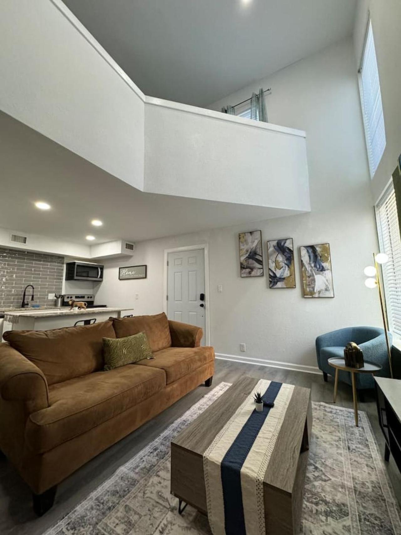 The Penthouse Luxe Gem 3bed 2bath *