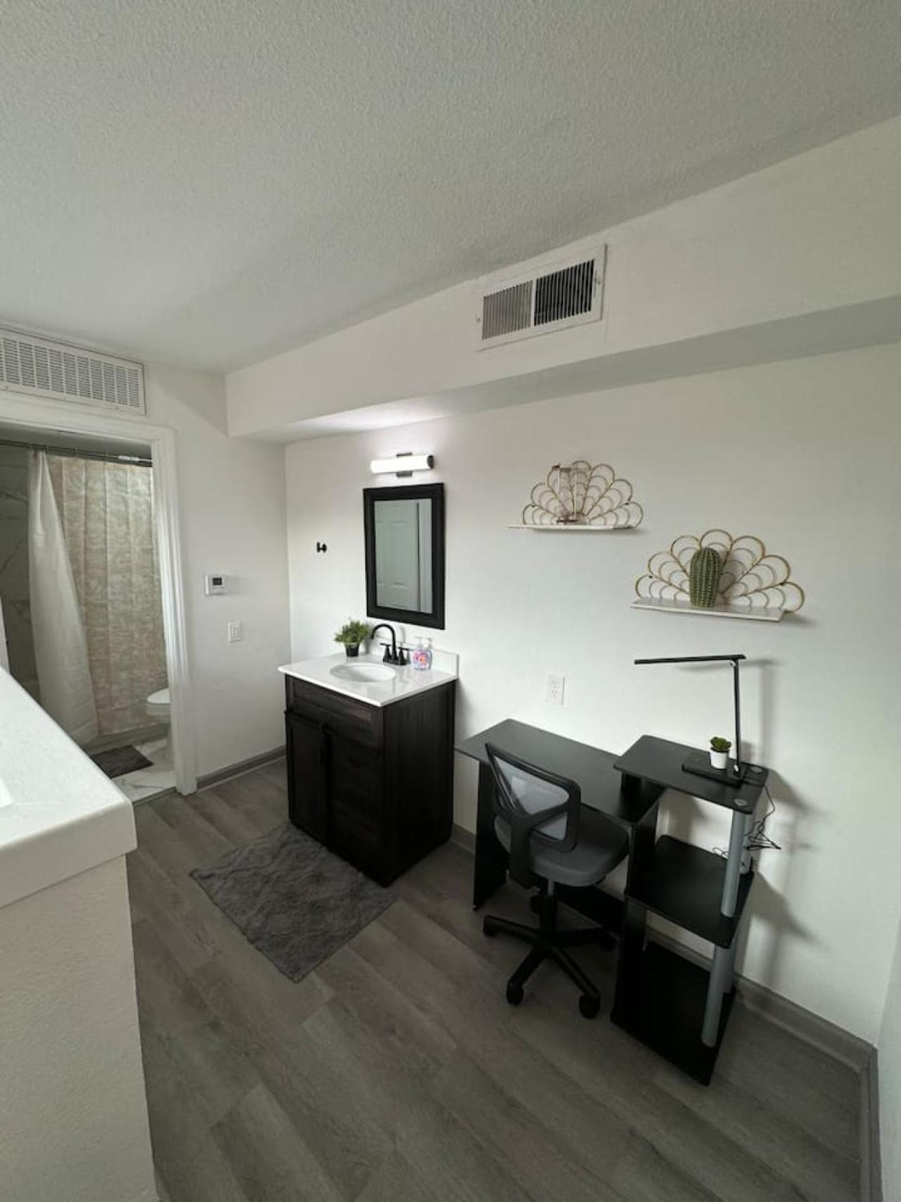 Apartment Dt 2bd Cozy Abode 5 Min From Field *