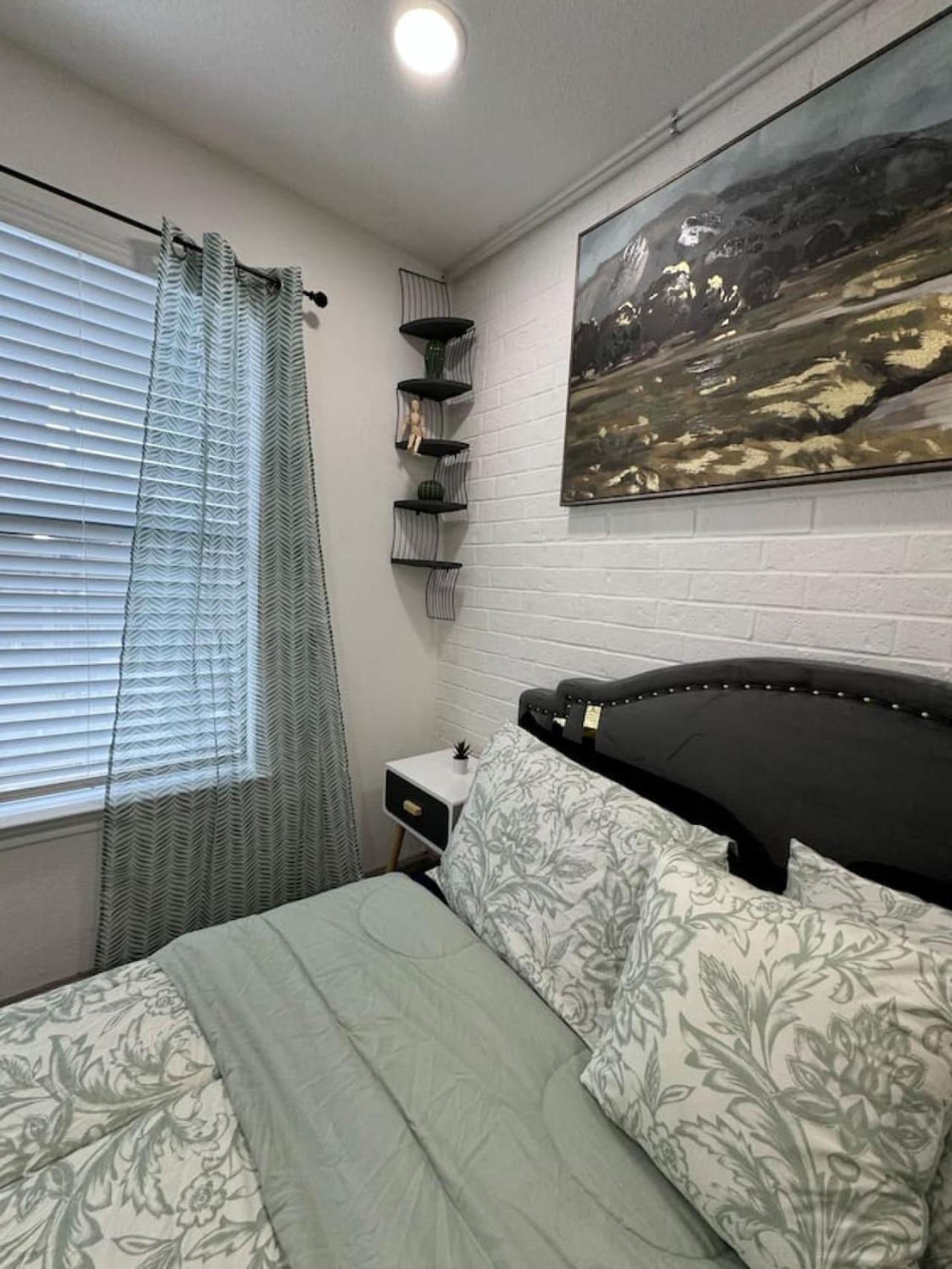 Dt 2bd Cozy Abode 5 Min From Field Apartment