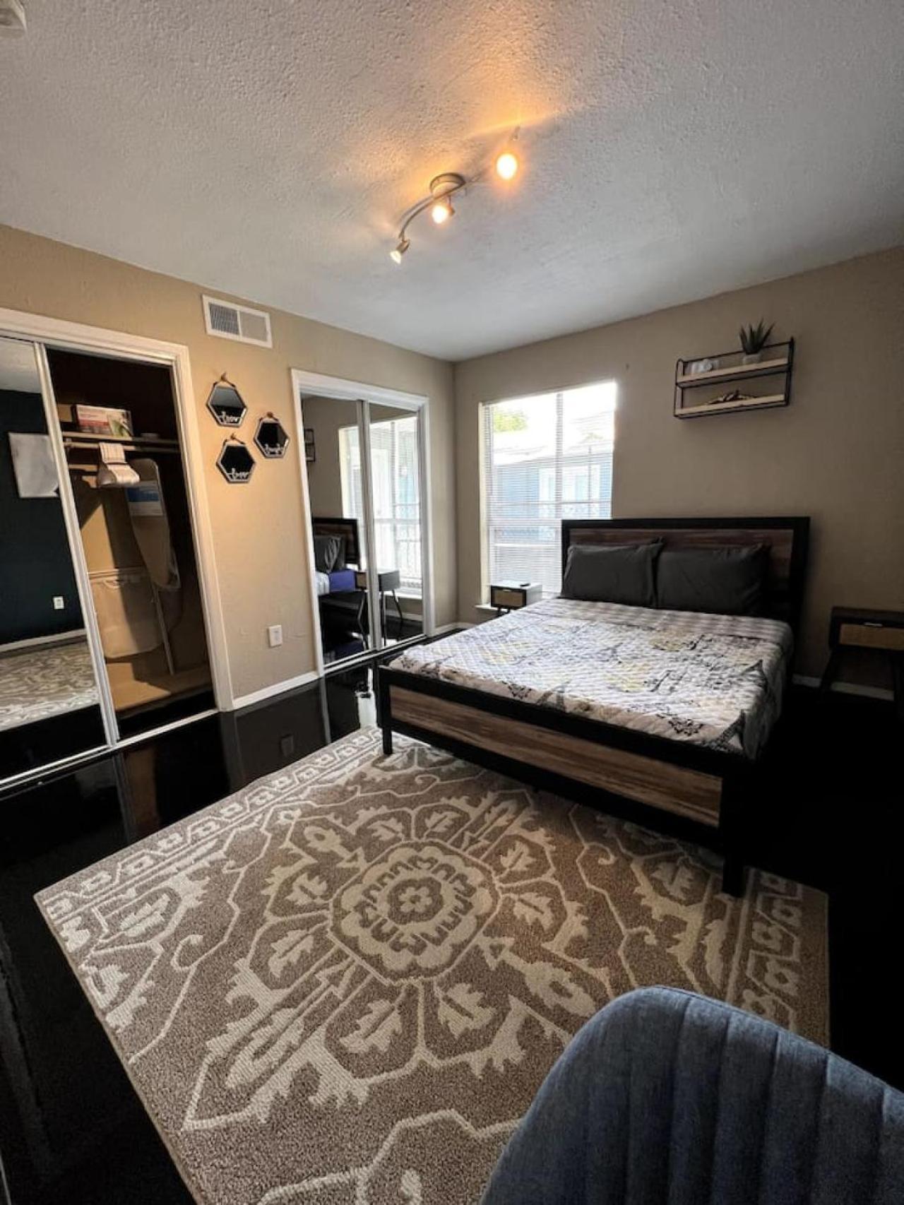 Apartment Downtown Chic Style 1bed Abode