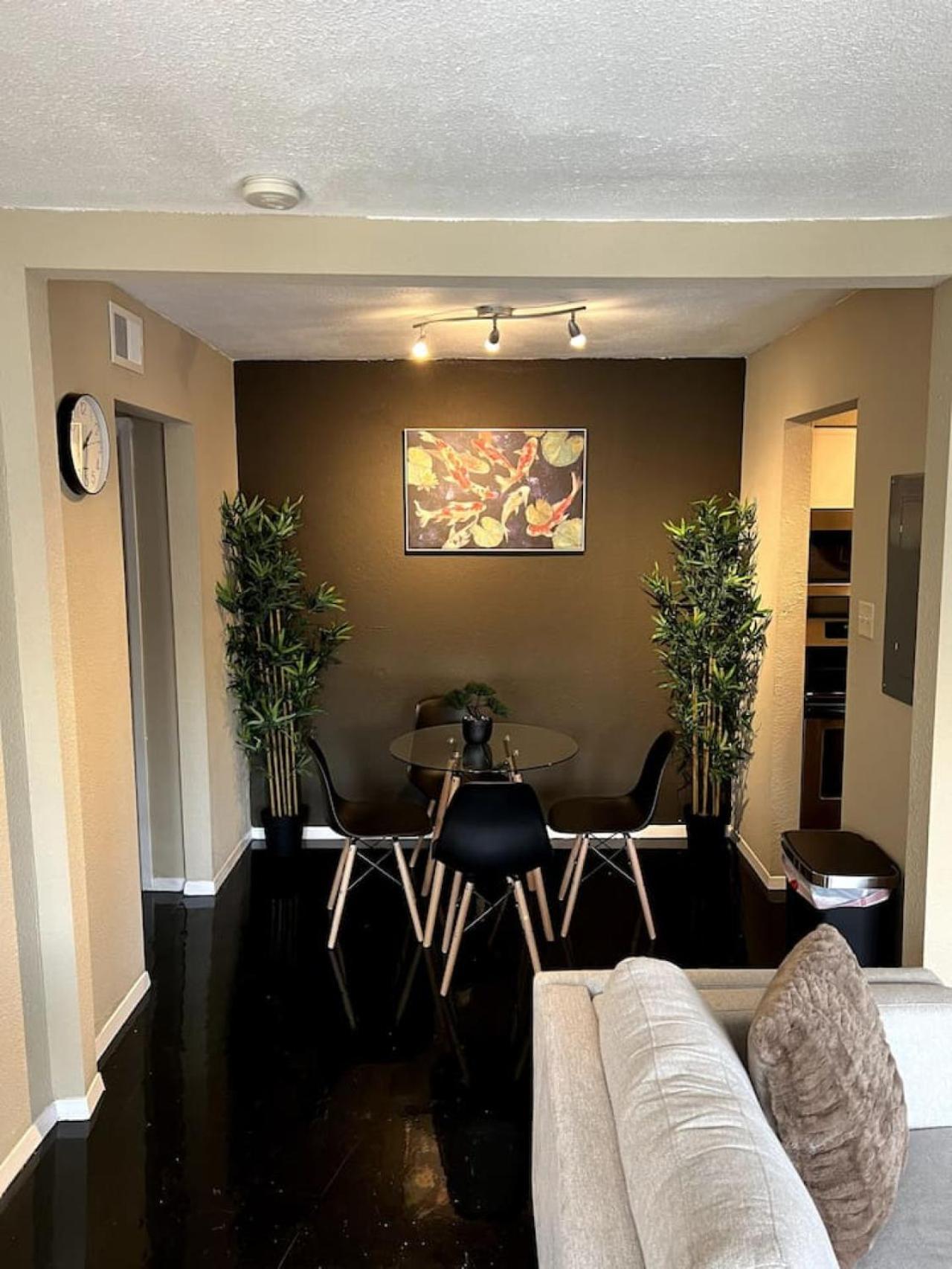 Downtown Chic Style 1bed Abode