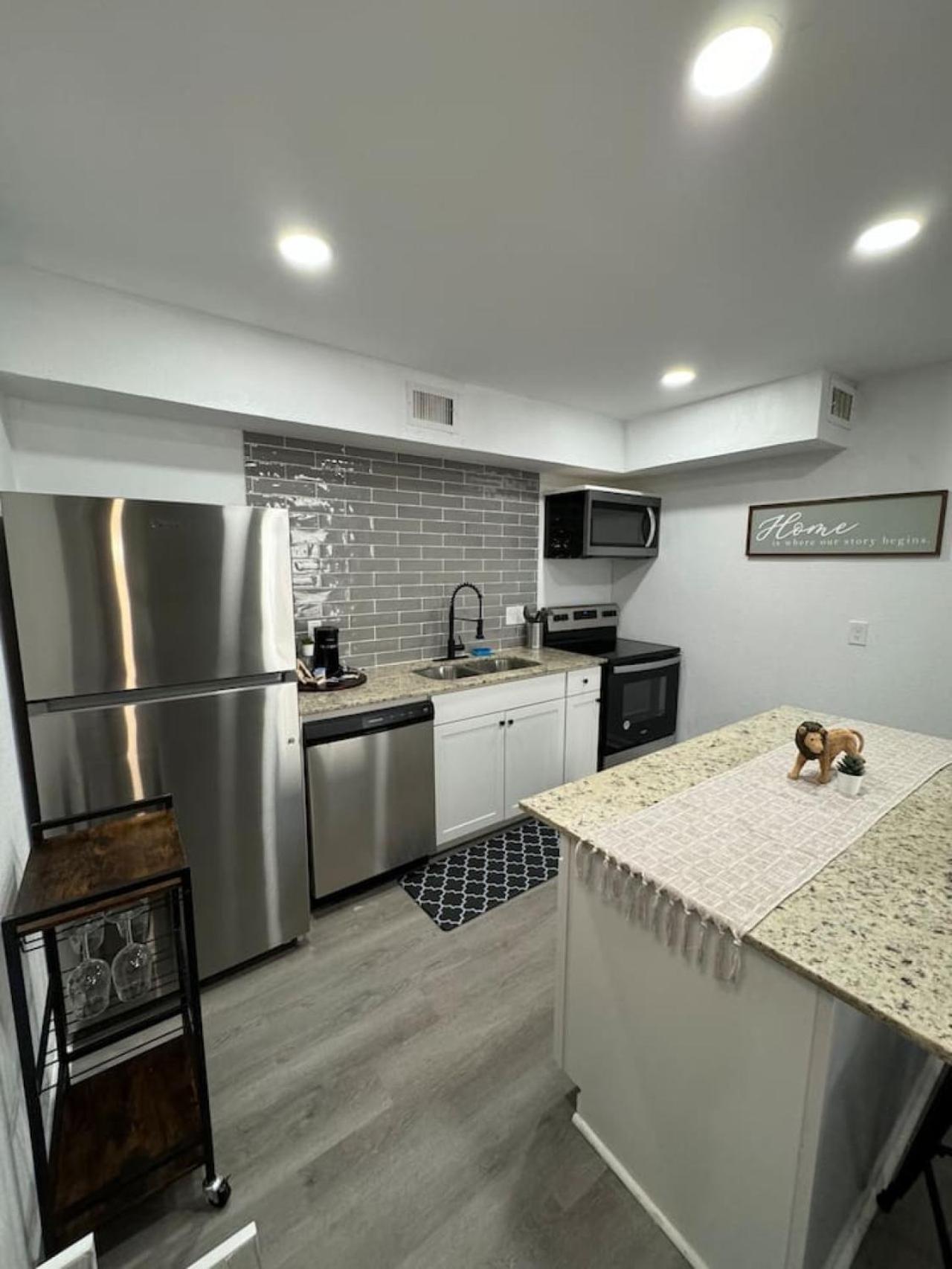 The Penthouse Luxe Gem 3bed 2bath * Dallas
