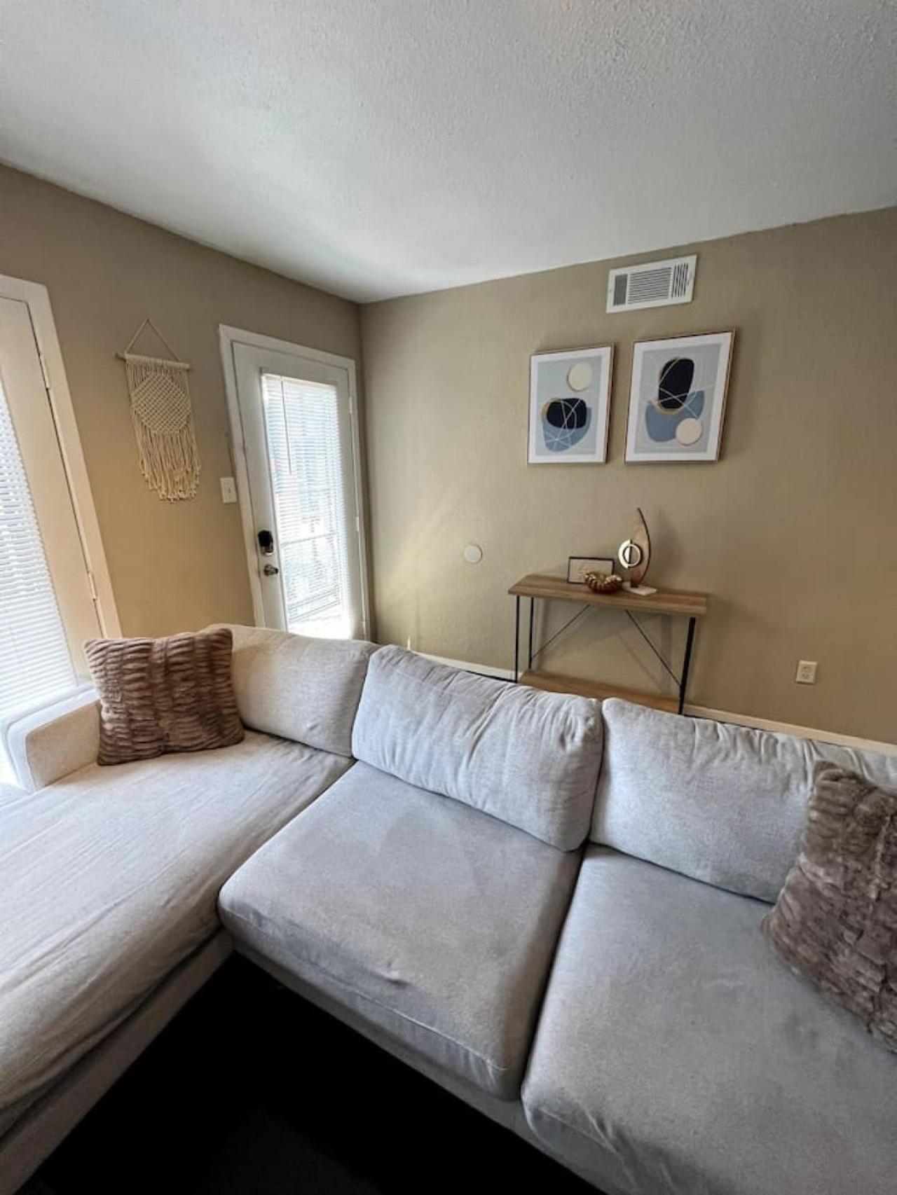 Downtown Chic Style 1bed Abode