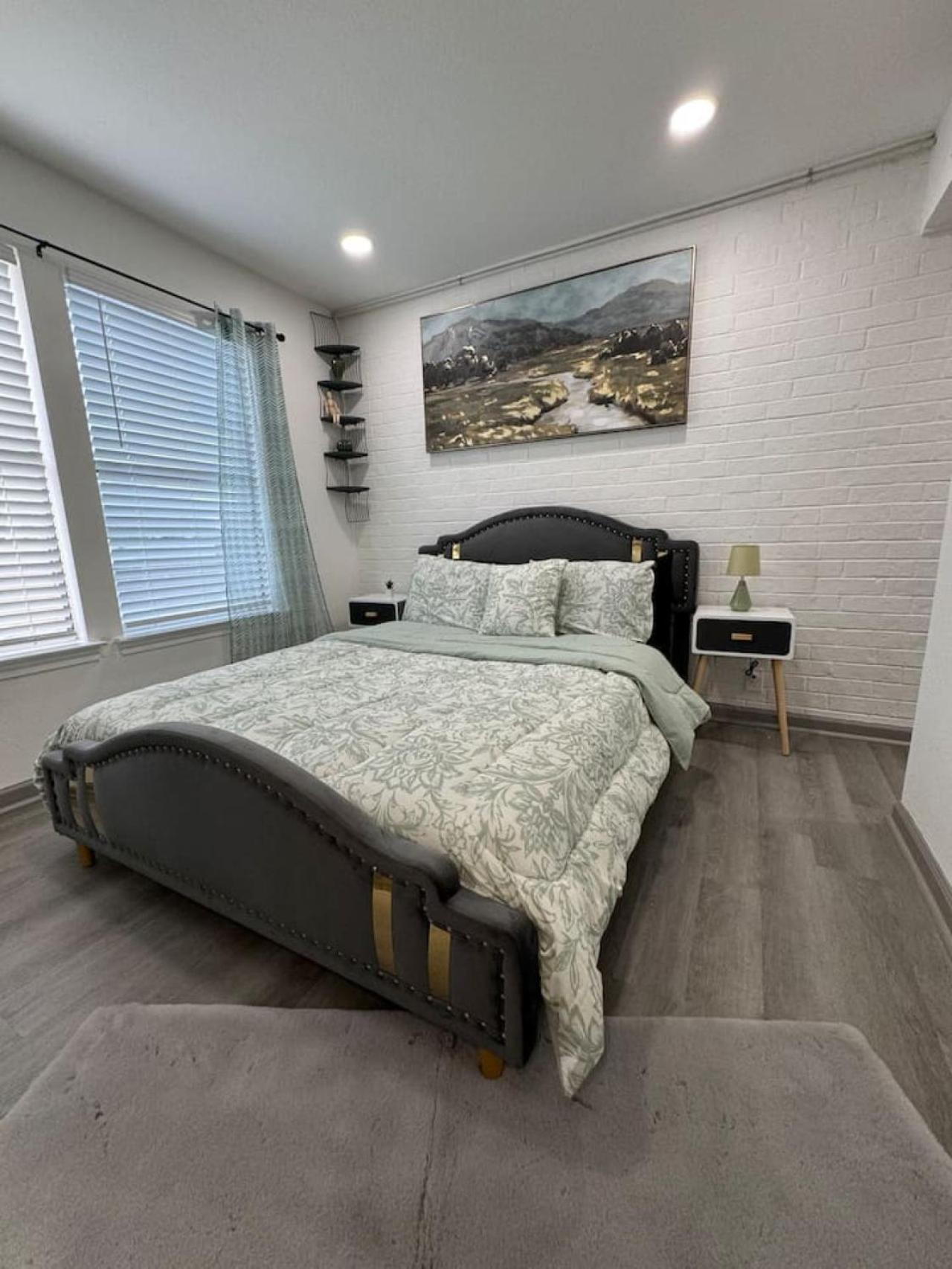 Apartment Dt 2bd Cozy Abode 5 Min From Field