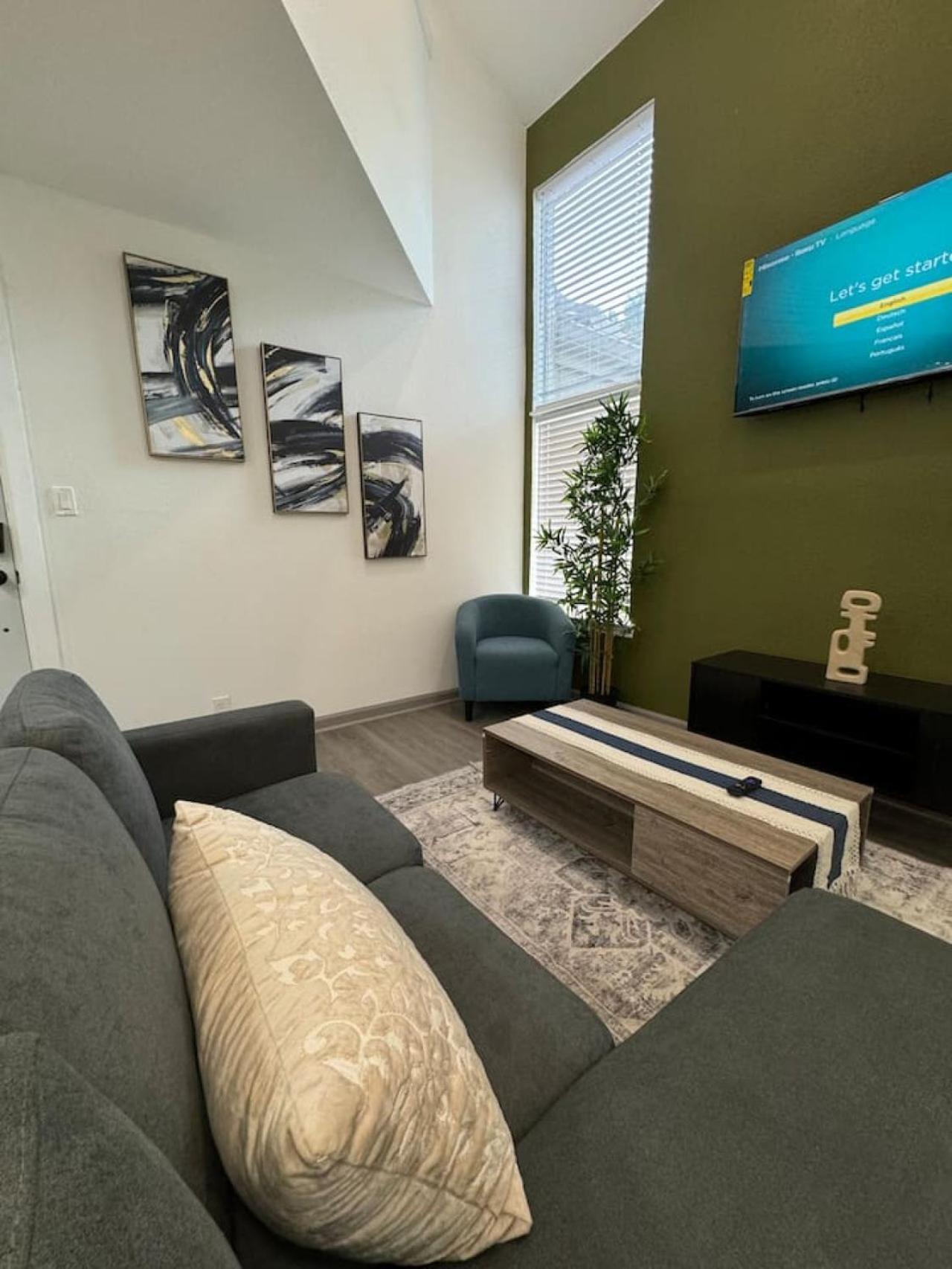 Dt 2bd Cozy Abode 5 Min From Field