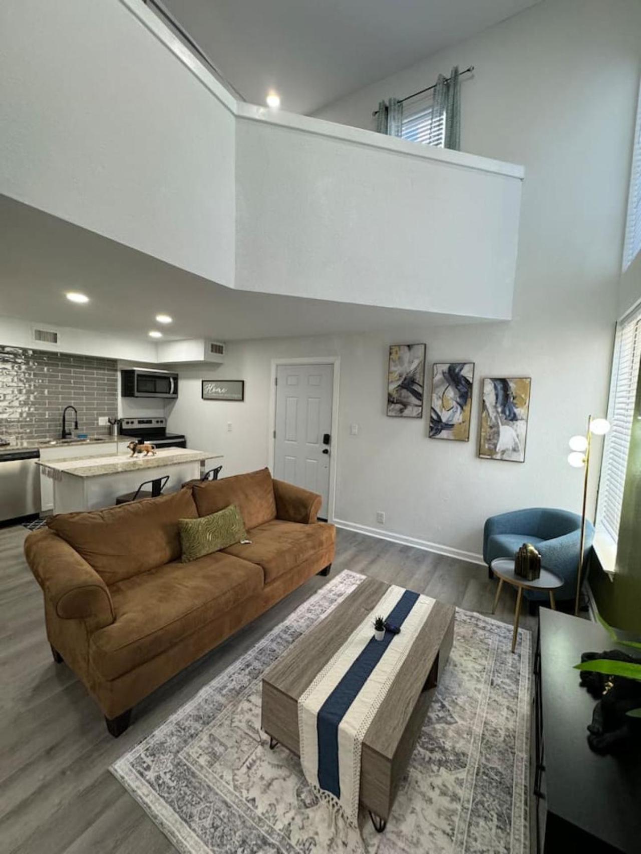 The Penthouse Luxe Gem 3bed 2bath Dallas