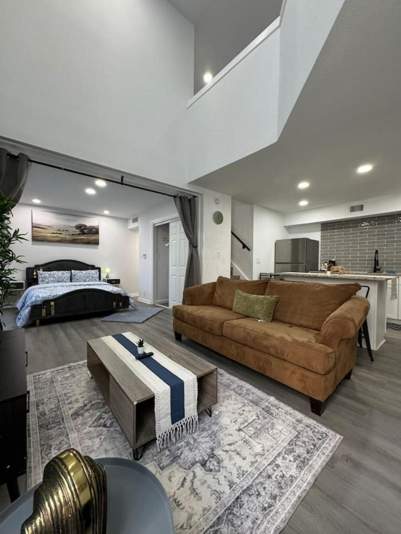 The Penthouse Luxe Gem 3bed 2bath Dallas
