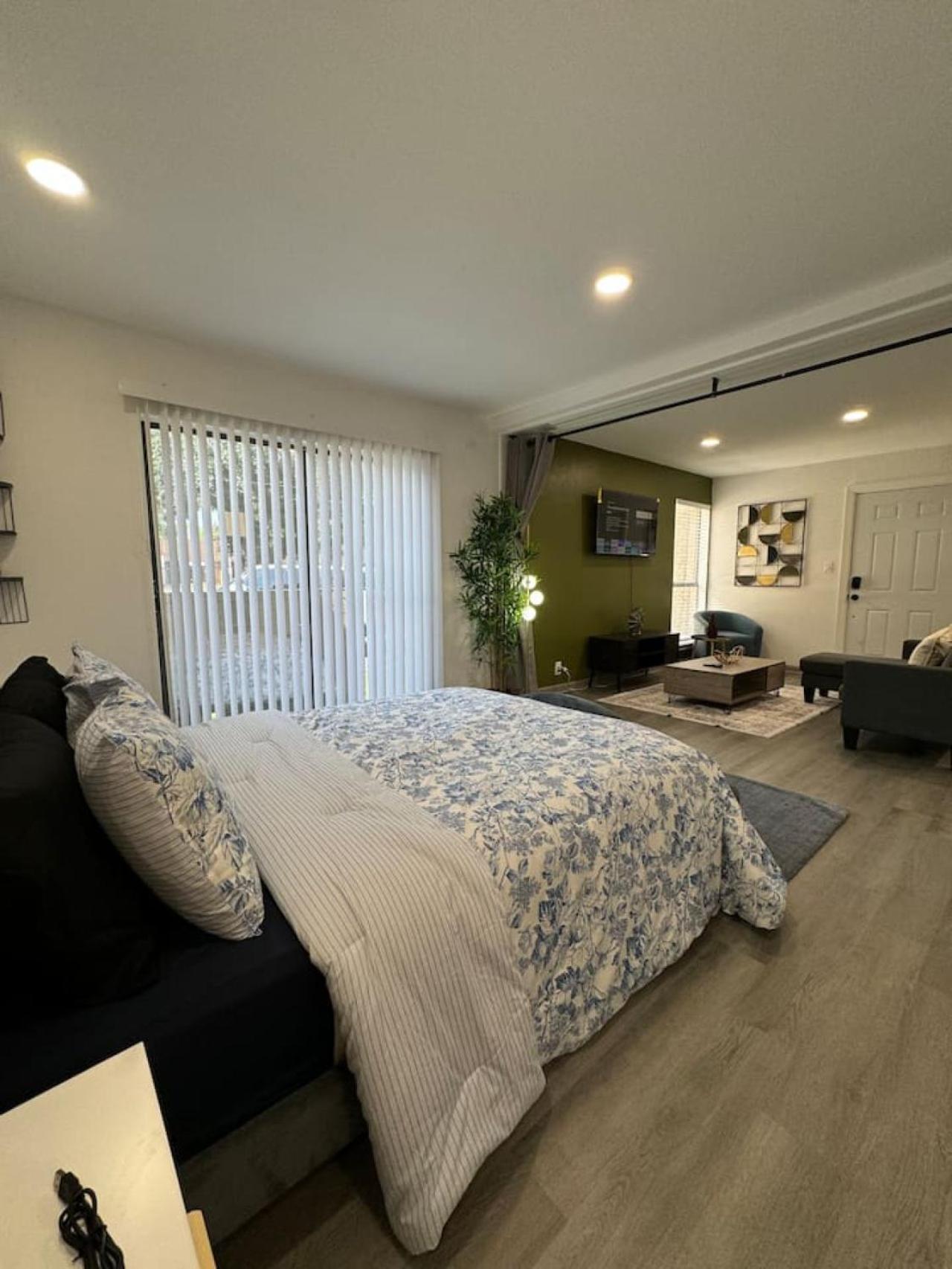 Apartment Downtown Cozy Abode 5 Min From Field 1bd