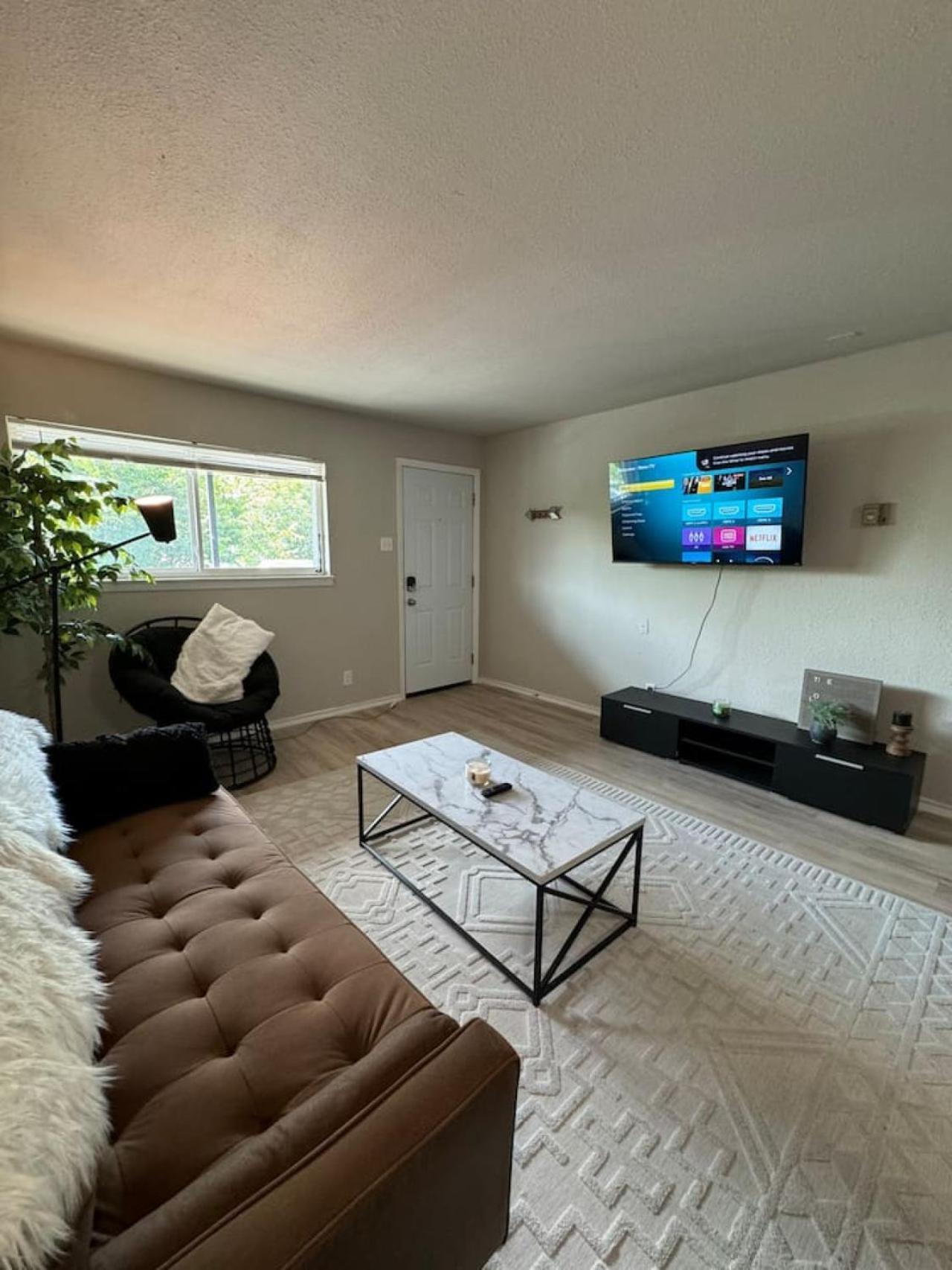 Downtown Luxe Retreat 1bd Apartment