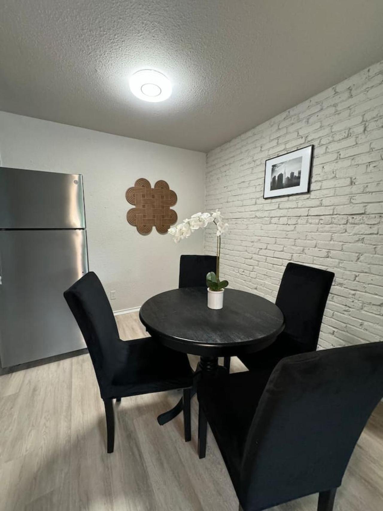 Downtown Luxe Retreat 1bd