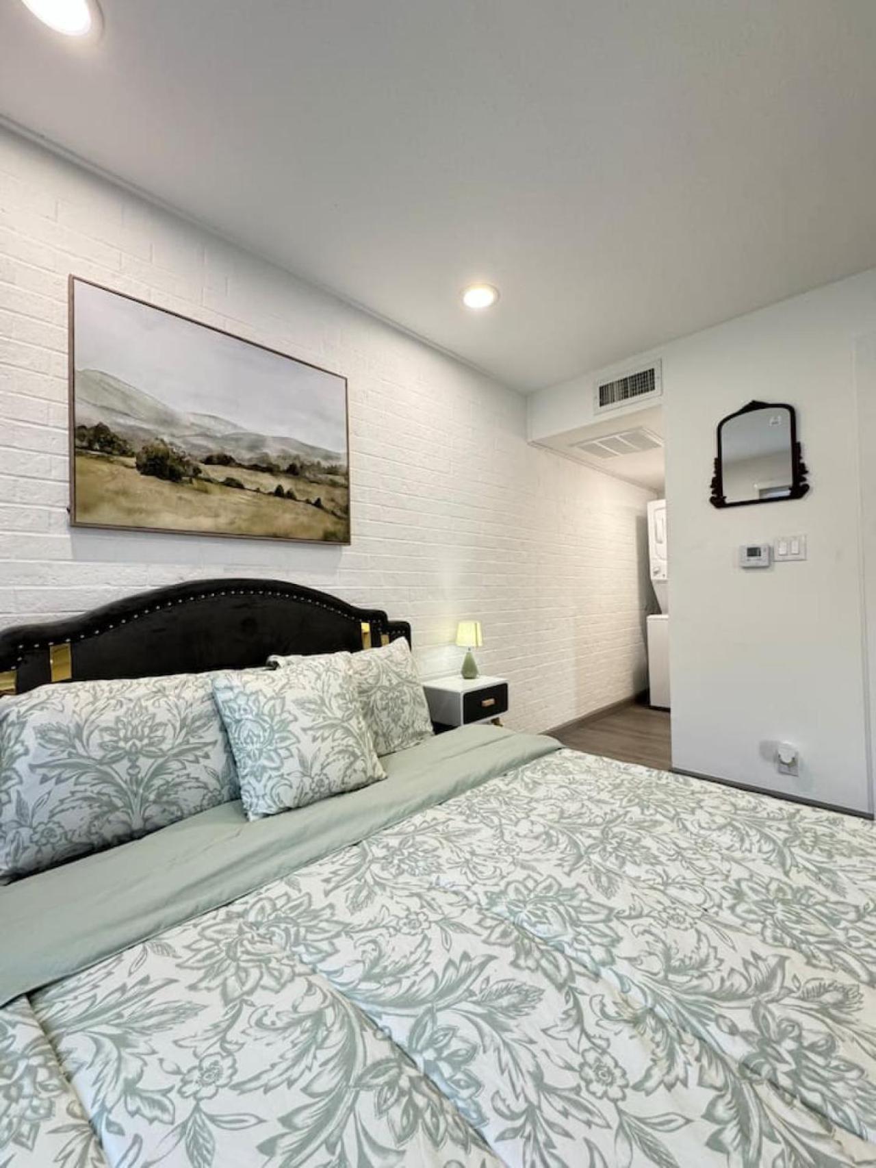 Downtown Cozy Abode 5 Min From Field 1bd Dallas