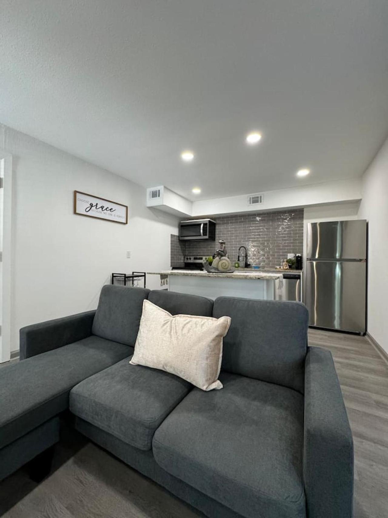 Downtown Cozy Abode 5 Min From Field 1bd Apartment