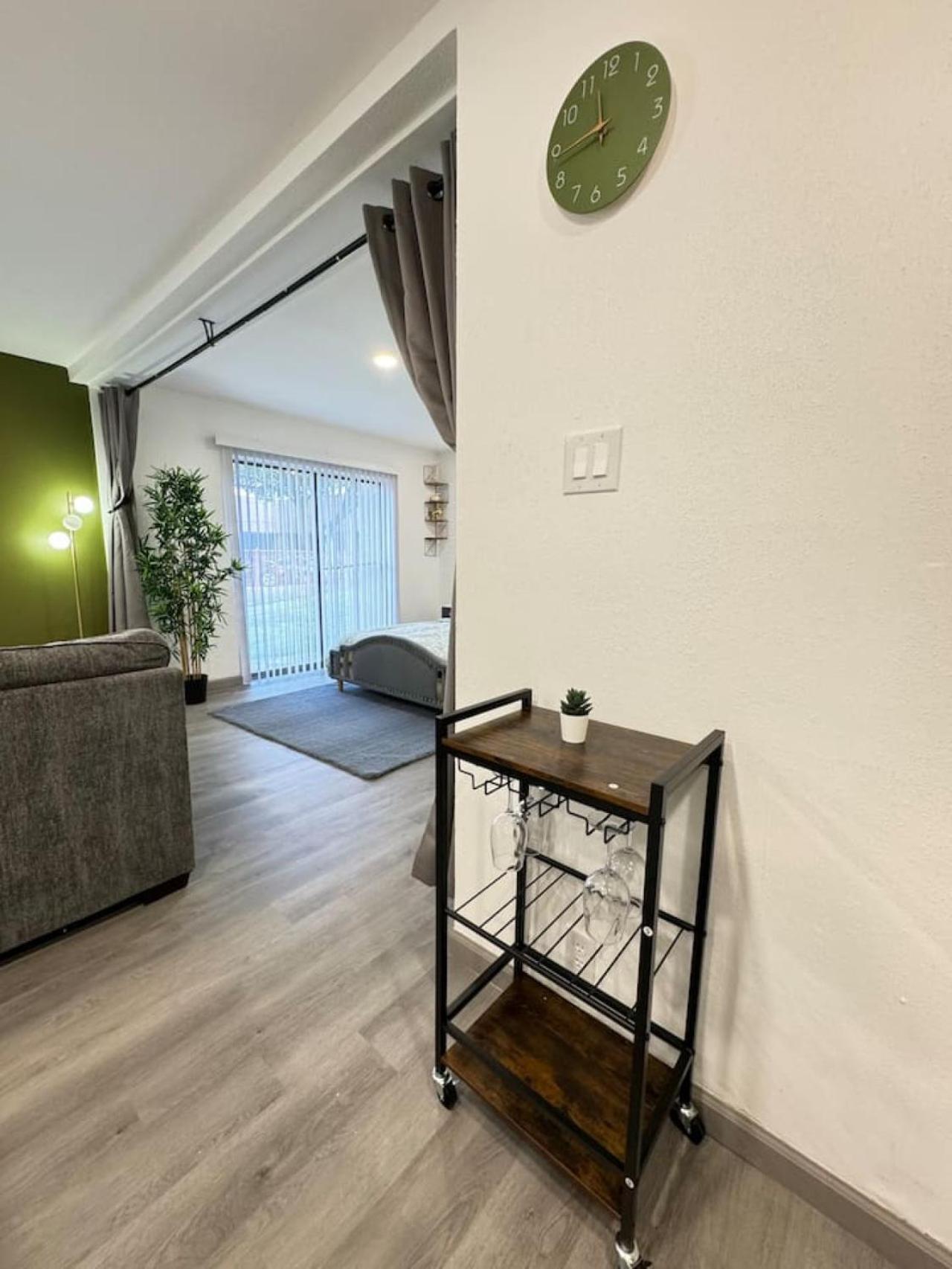 Downtown Cozy Abode 5 Min From Field 1bd