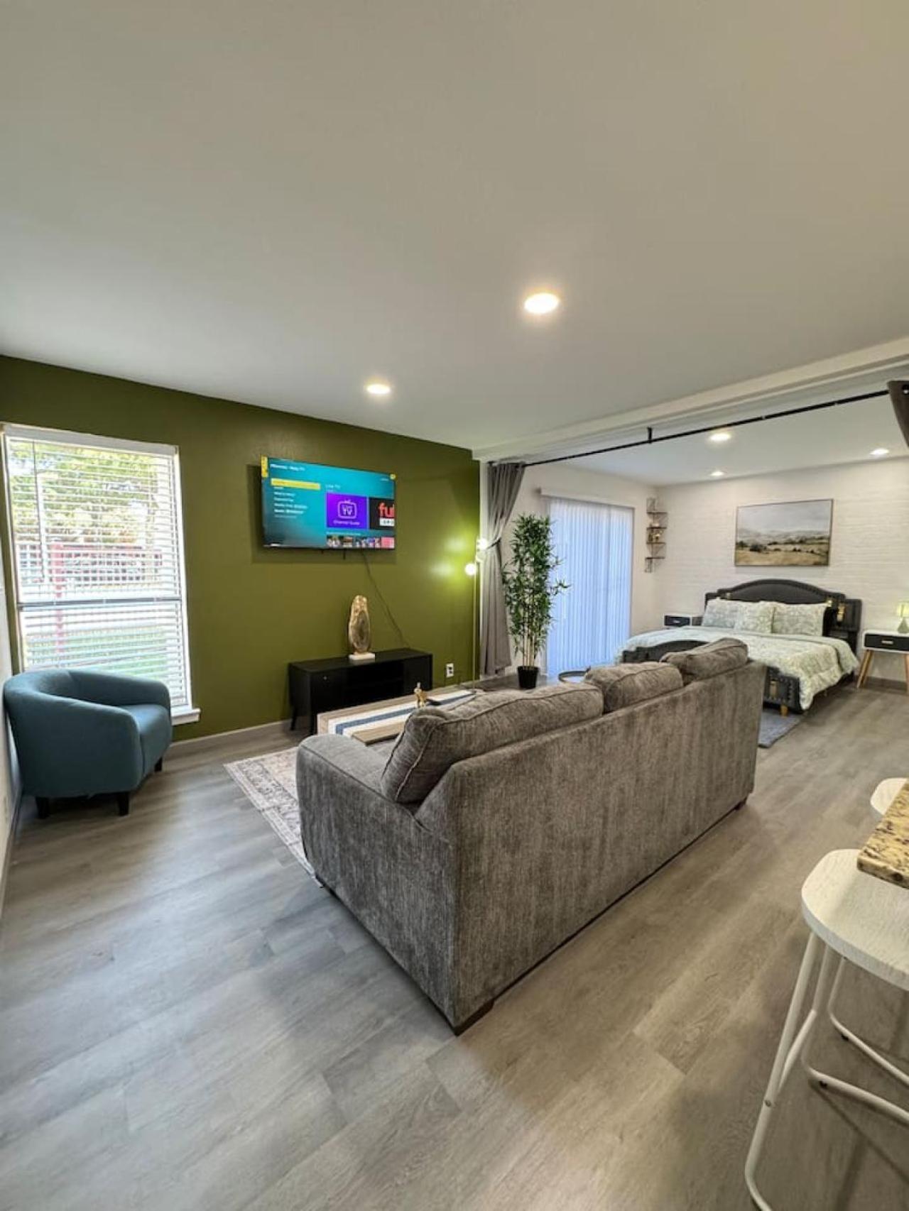Apartment Downtown Cozy Abode 5 Min From Field 1bd