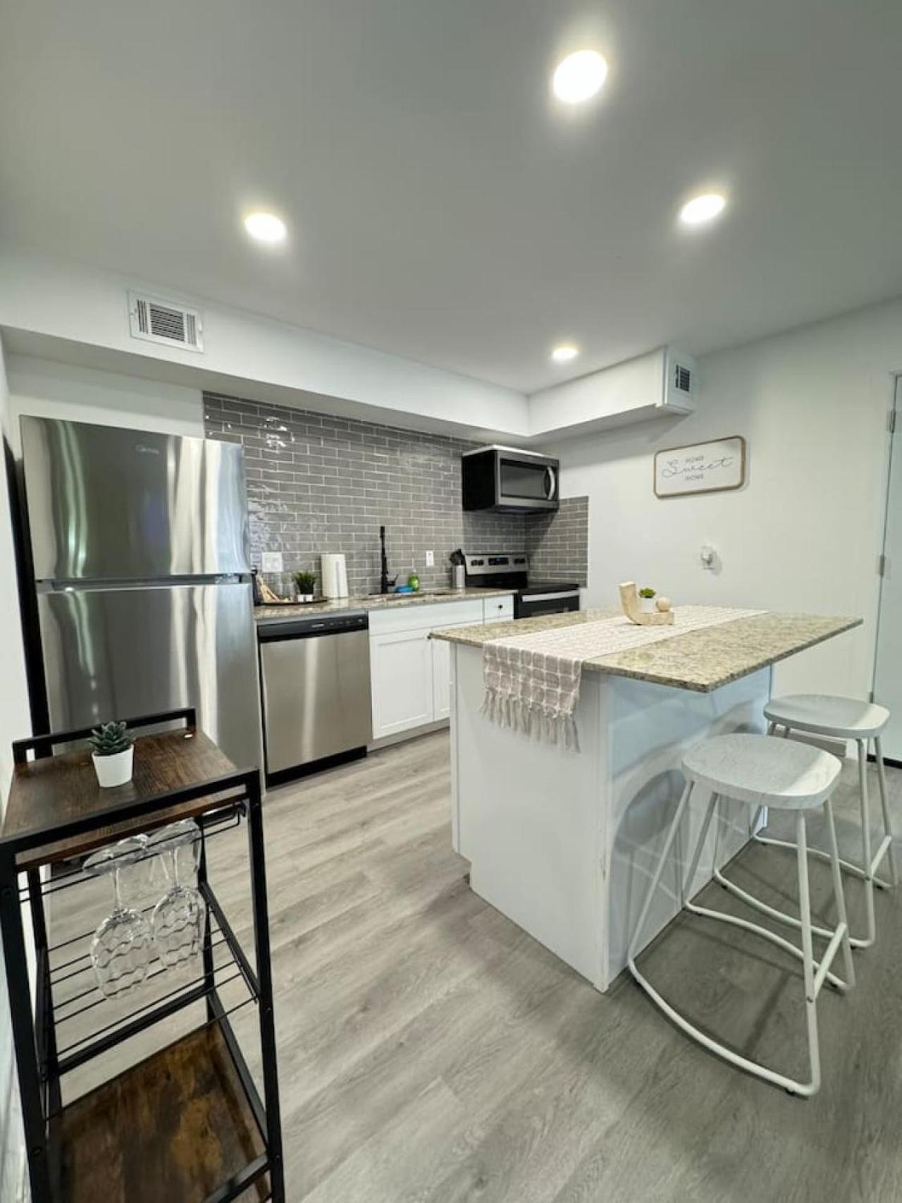 Downtown Cozy Abode 5 Min From Field 1bd Apartment *