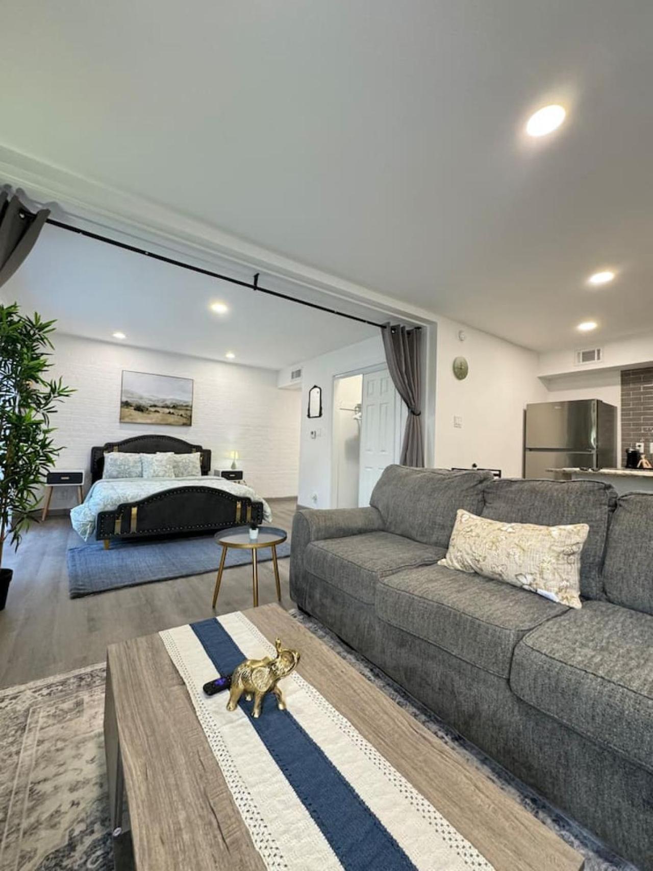 Downtown Cozy Abode 5 Min From Field 1bd Apartment
