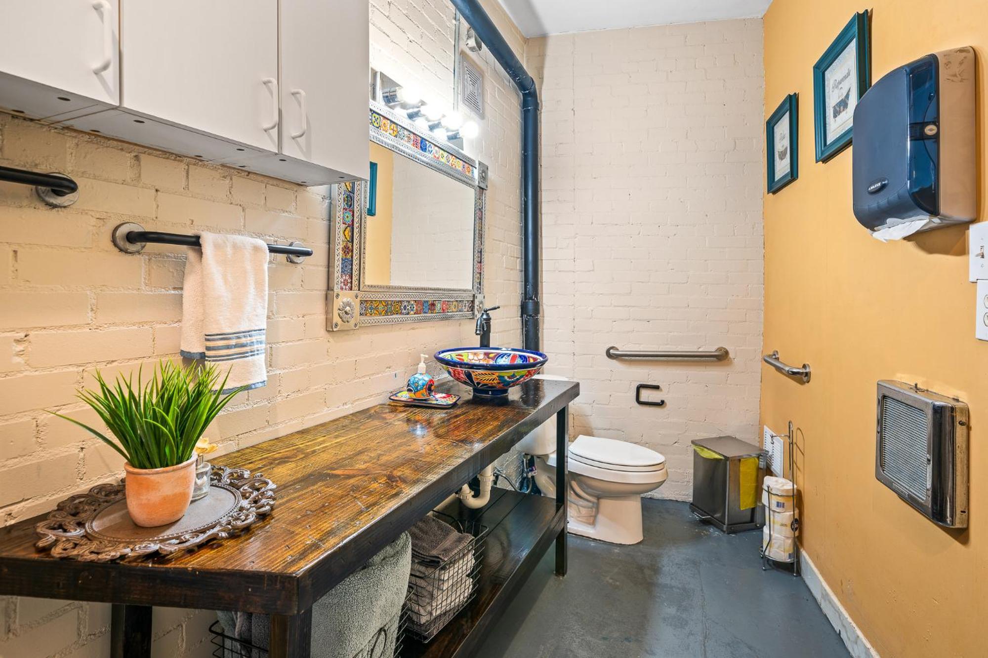 Apartment Farmers Market Apartment, Just Right In Downtown Tx Perfect Place